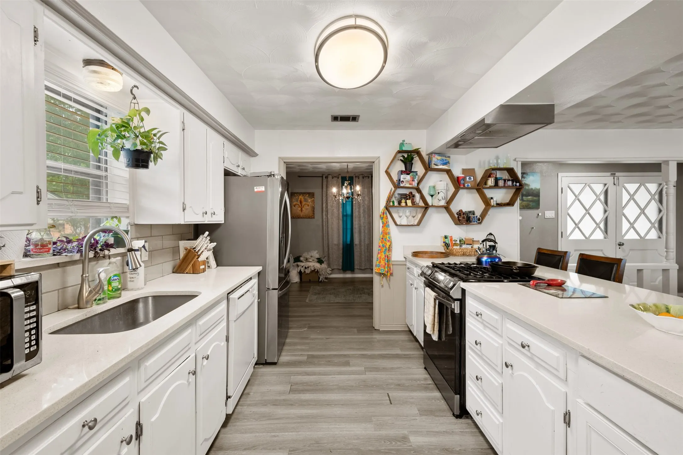 Single Family Residence For Sale in Dallas County , 214 S Alexander Avenue, Duncanville, Texas 75116, 4 Bedrooms, 3 Bathrooms, 2 Garage spaces, 1,858 Sqft, built in 1966, Price $314,000, mls#21260373, Real Estate Agent in Duncanville, Homes For Sale in Dallas county, Homes For Sale in Duncanville, Realtor in Duncanville Texas, Real Estate Brokerage Independent Realty Texas, Luminita Cordes Realtor