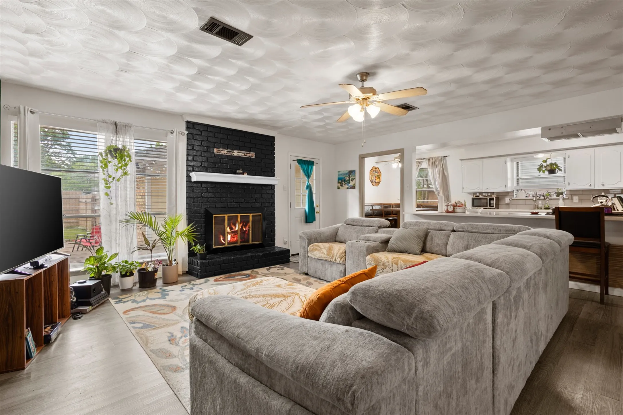 Single Family Residence For Sale in Dallas County , 214 S Alexander Avenue, Duncanville, Texas 75116, 4 Bedrooms, 3 Bathrooms, 2 Garage spaces, 1,858 Sqft, built in 1966, Price $314,000, mls#21260373, Real Estate Agent in Duncanville, Homes For Sale in Dallas county, Homes For Sale in Duncanville, Realtor in Duncanville Texas, Real Estate Brokerage Independent Realty Texas, Luminita Cordes Realtor