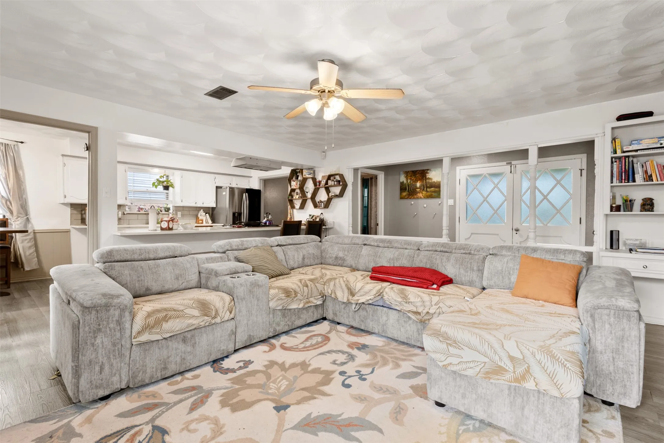 Single Family Residence For Sale in Dallas County , 214 S Alexander Avenue, Duncanville, Texas 75116, 4 Bedrooms, 3 Bathrooms, 2 Garage spaces, 1,858 Sqft, built in 1966, Price $314,000, mls#21260373, Real Estate Agent in Duncanville, Homes For Sale in Dallas county, Homes For Sale in Duncanville, Realtor in Duncanville Texas, Real Estate Brokerage Independent Realty Texas, Luminita Cordes Realtor