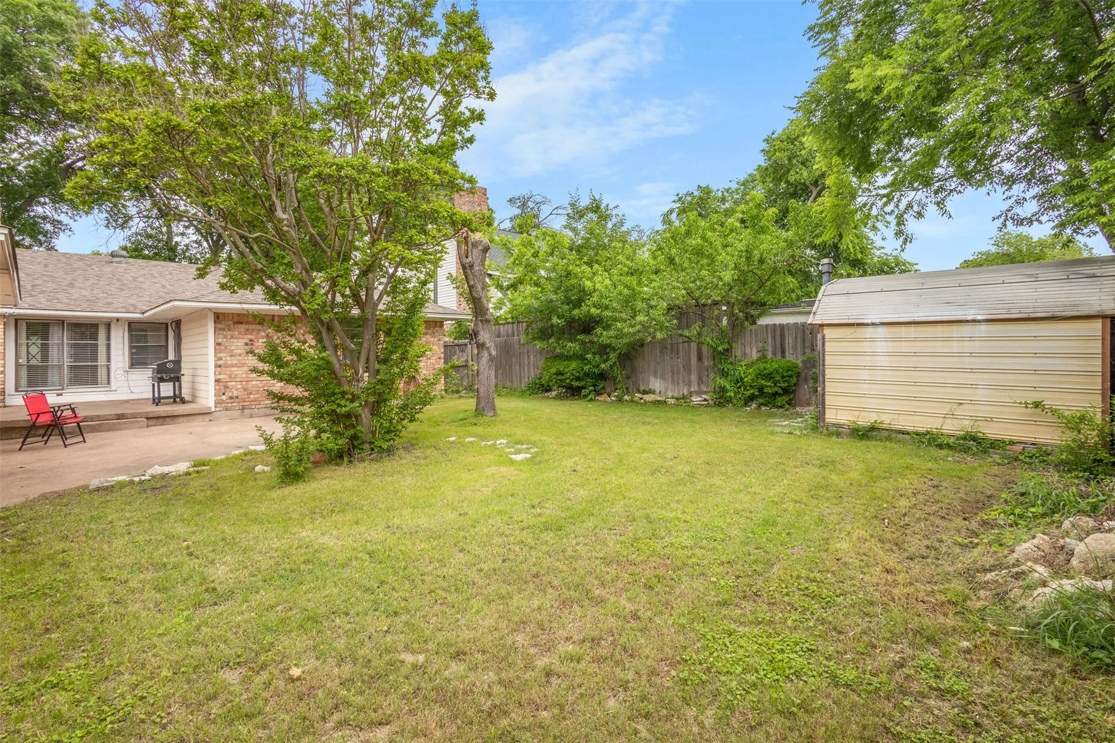 Single Family Residence For Sale in Dallas County , 214 S Alexander Avenue, Duncanville, Texas 75116, 4 Bedrooms, 3 Bathrooms, 2 Garage spaces, 1,858 Sqft, built in 1966, Price $314,000, mls#21260373, Real Estate Agent in Duncanville, Homes For Sale in Dallas county, Homes For Sale in Duncanville, Realtor in Duncanville Texas, Real Estate Brokerage Independent Realty Texas, Luminita Cordes Realtor