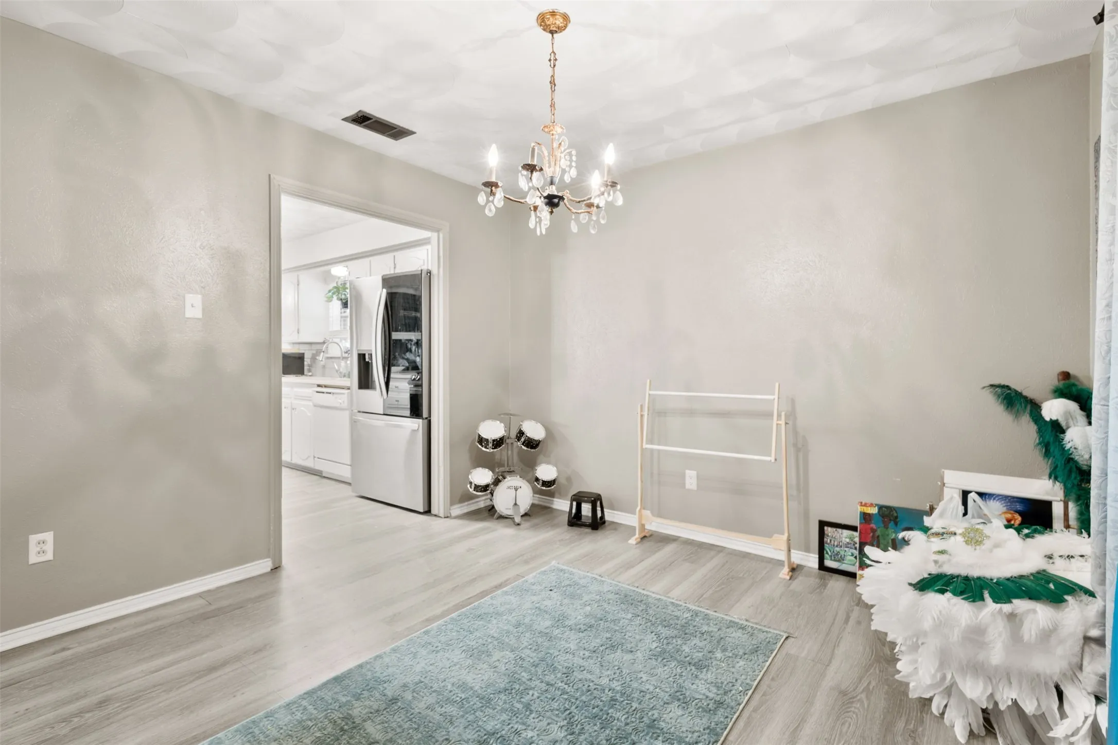 Single Family Residence For Sale in Dallas County , 214 S Alexander Avenue, Duncanville, Texas 75116, 4 Bedrooms, 3 Bathrooms, 2 Garage spaces, 1,858 Sqft, built in 1966, Price $314,000, mls#21260373, Real Estate Agent in Duncanville, Homes For Sale in Dallas county, Homes For Sale in Duncanville, Realtor in Duncanville Texas, Real Estate Brokerage Independent Realty Texas, Luminita Cordes Realtor