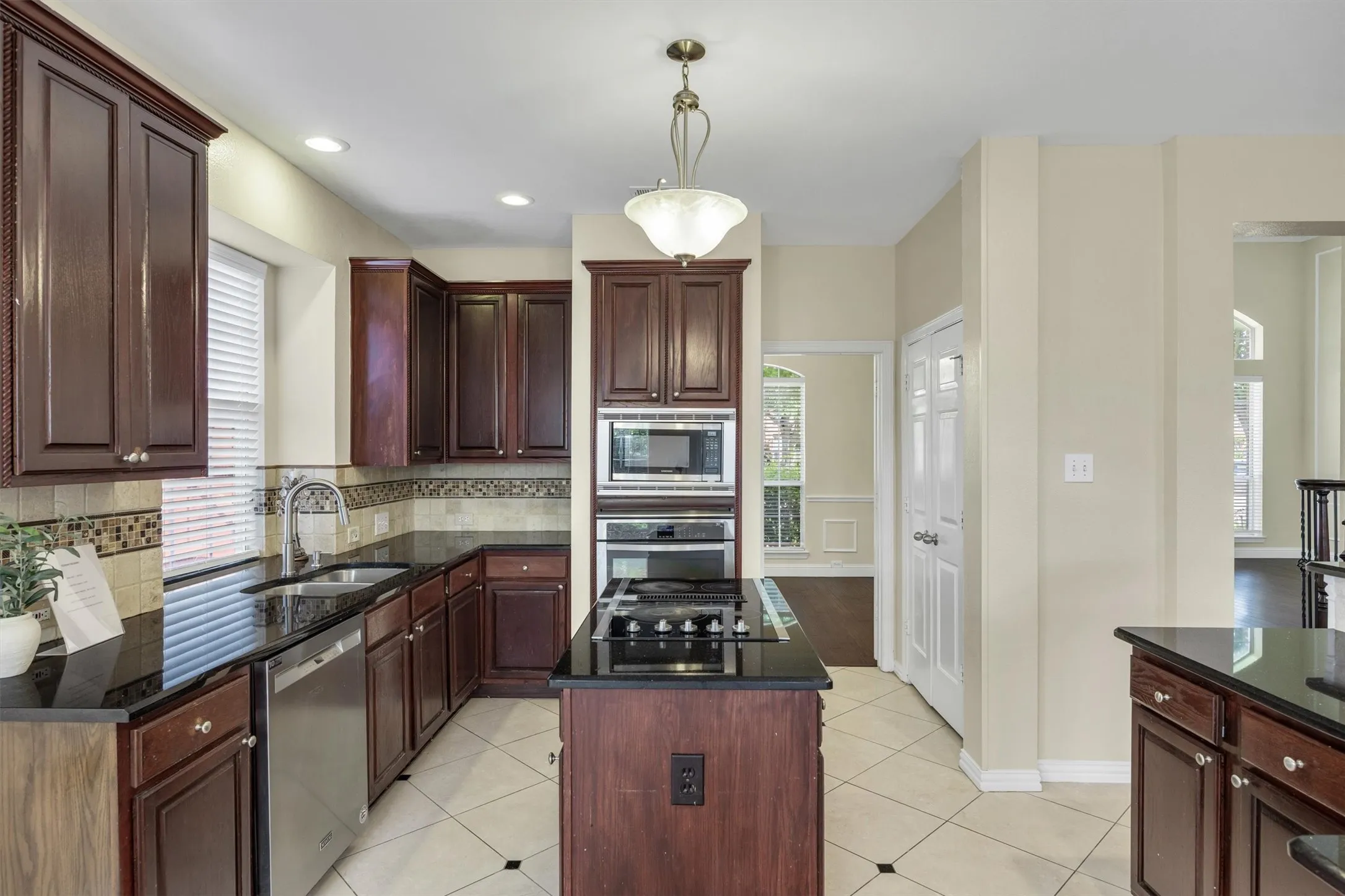 Single Family Residence For Sale in Dallas County , 921 Brown Trail, Coppell, Texas 75019, 4 Bedroom, 3 Bathroom, 2 Garage spaces, 2,711 Sqft, built in 1994, mls#21249317, Real Estate Agent in Coppell, Homes For Sale in Dallas county, Homes For Sale in Coppell, Realtor in Coppell Texas, Real Estate Brokerage Independent Realty Texas, Luminita Cordes Realtor