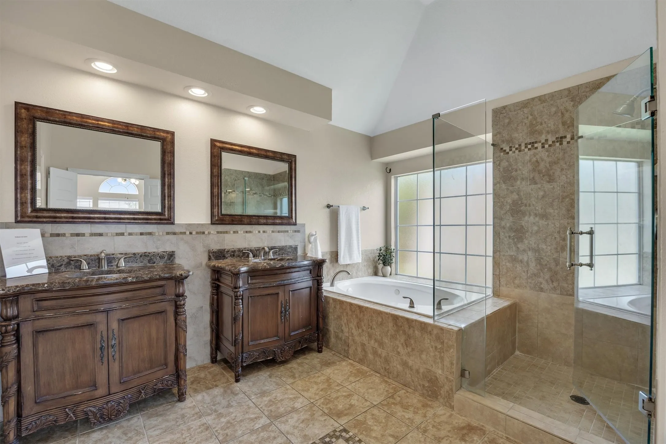 Primary en-suite Bathroom