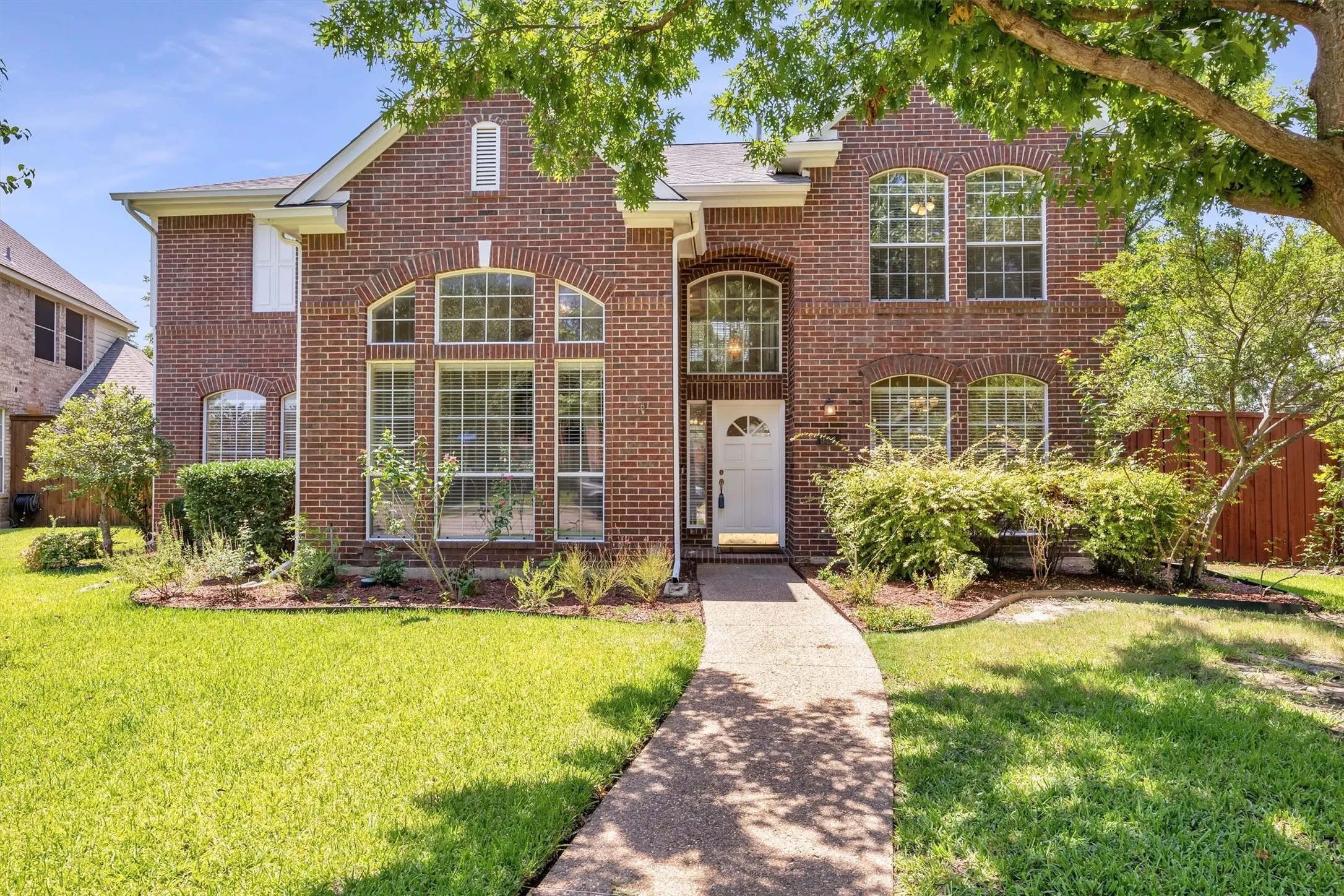 Single Family Residence For Sale in Dallas County , 921 Brown Trail, Coppell, Texas 75019, 4 Bedroom, 3 Bathroom, 2 Garage spaces, 2,711 Sqft, built in 1994, mls#21249317, Real Estate Agent in Coppell, Homes For Sale in Dallas county, Homes For Sale in Coppell, Realtor in Coppell Texas, Real Estate Brokerage Independent Realty Texas, Luminita Cordes Realtor