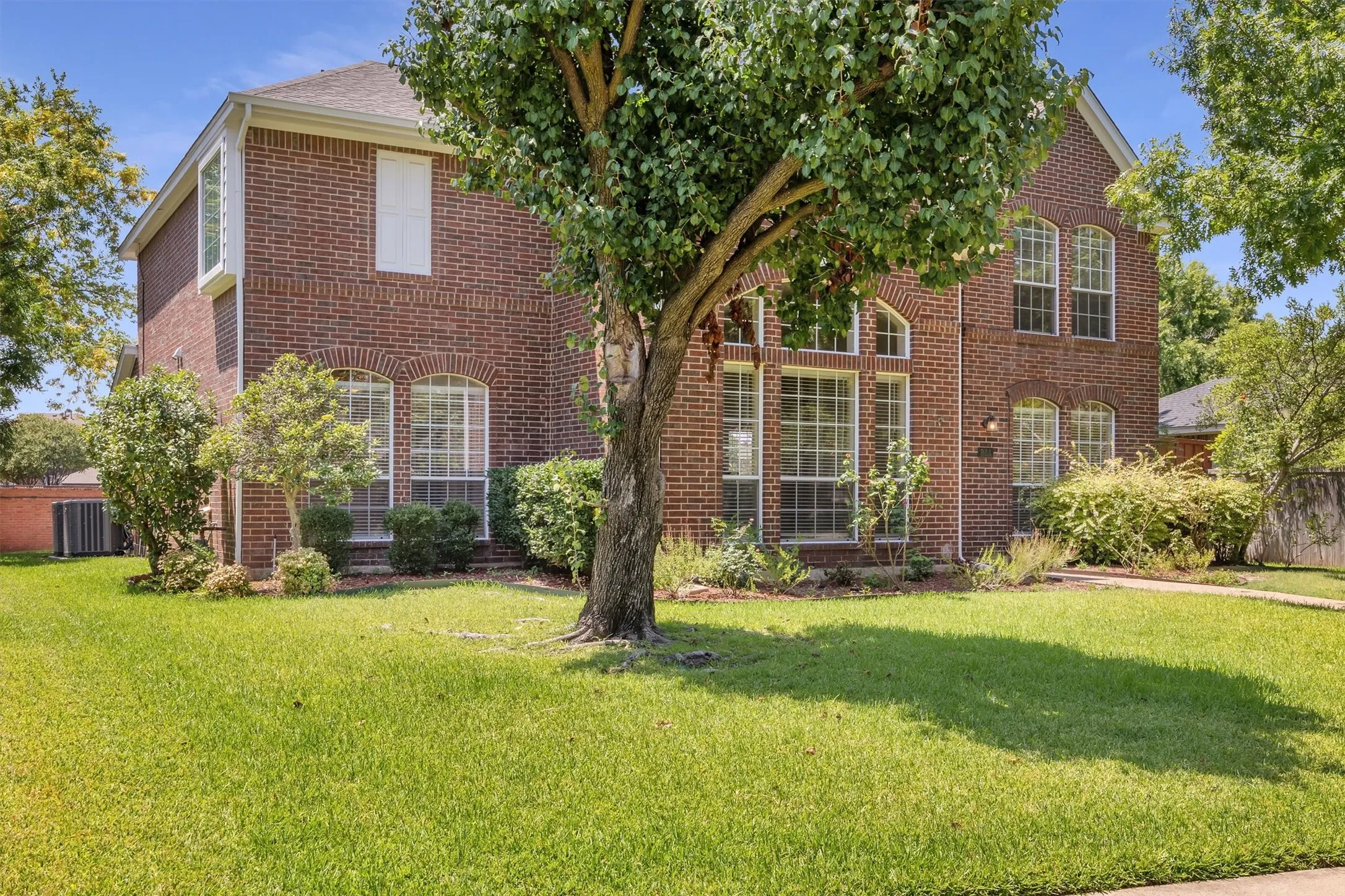 Single Family Residence For Sale in Dallas County , 921 Brown Trail, Coppell, Texas 75019, 4 Bedroom, 3 Bathroom, 2 Garage spaces, 2,711 Sqft, built in 1994, mls#21249317, Real Estate Agent in Coppell, Homes For Sale in Dallas county, Homes For Sale in Coppell, Realtor in Coppell Texas, Real Estate Brokerage Independent Realty Texas, Luminita Cordes Realtor