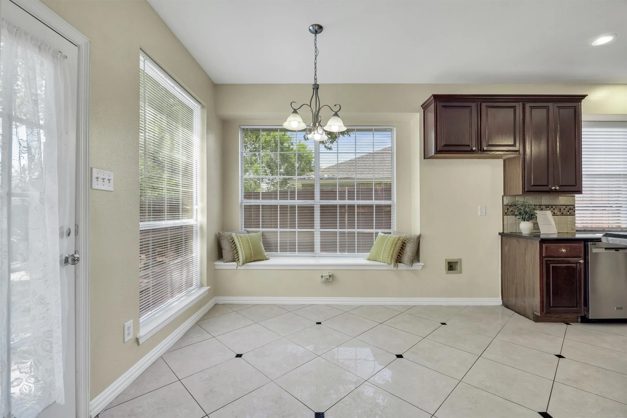 Single Family Residence For Sale in Dallas County , 921 Brown Trail, Coppell, Texas 75019, 4 Bedroom, 3 Bathroom, 2 Garage spaces, 2,711 Sqft, built in 1994, mls#21249317, Real Estate Agent in Coppell, Homes For Sale in Dallas county, Homes For Sale in Coppell, Realtor in Coppell Texas, Real Estate Brokerage Independent Realty Texas, Luminita Cordes Realtor
