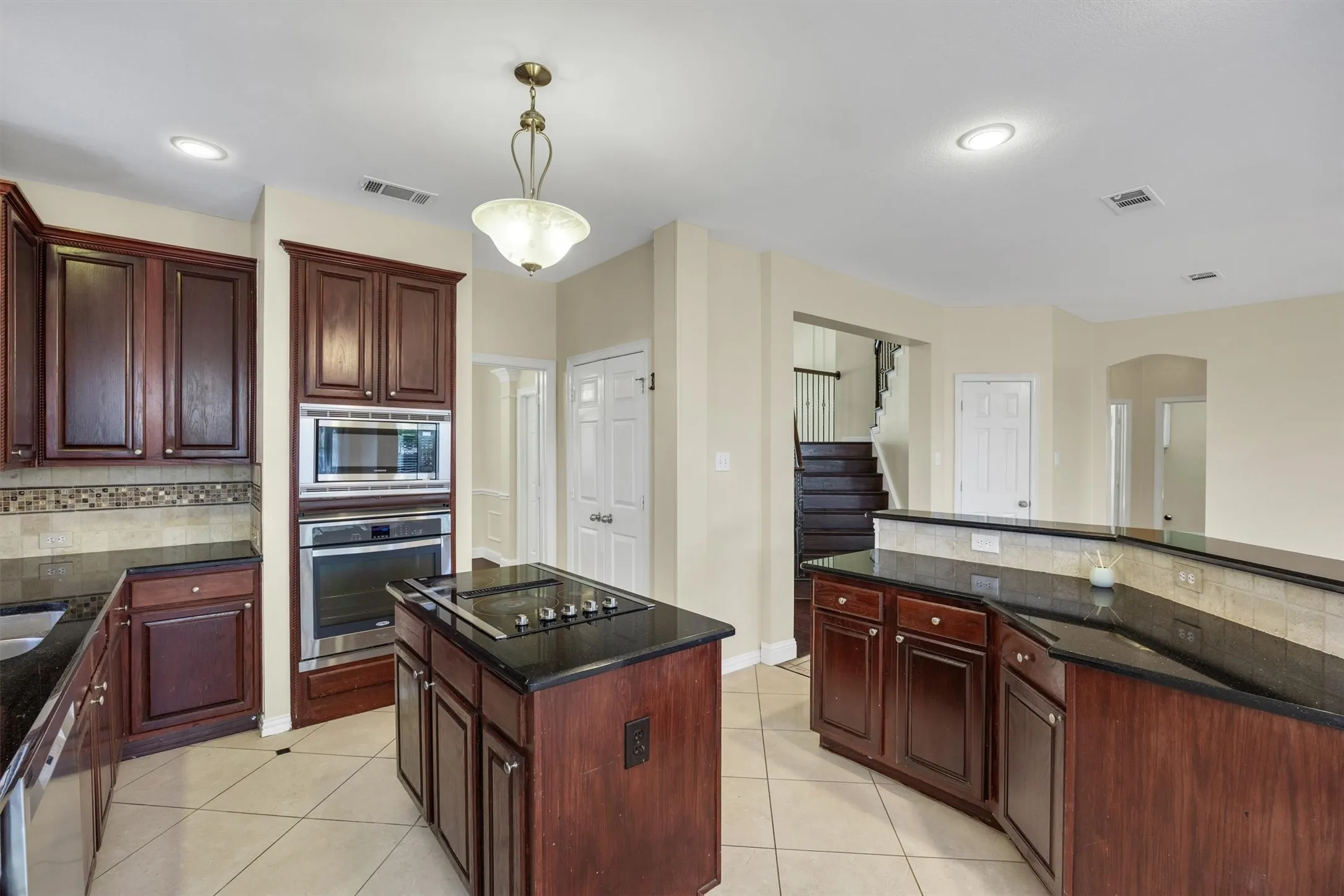 Single Family Residence For Sale in Dallas County , 921 Brown Trail, Coppell, Texas 75019, 4 Bedroom, 3 Bathroom, 2 Garage spaces, 2,711 Sqft, built in 1994, mls#21249317, Real Estate Agent in Coppell, Homes For Sale in Dallas county, Homes For Sale in Coppell, Realtor in Coppell Texas, Real Estate Brokerage Independent Realty Texas, Luminita Cordes Realtor