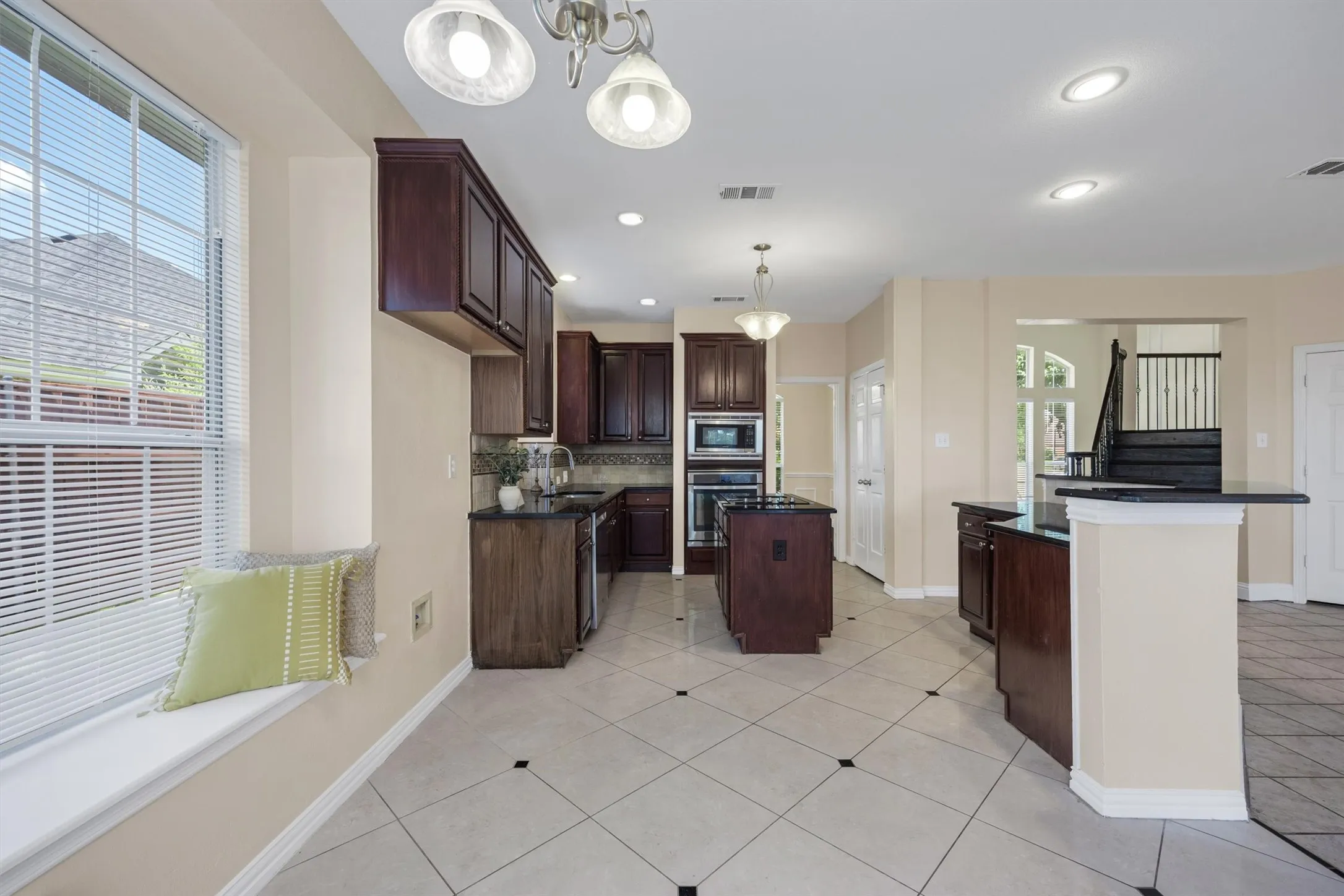 Single Family Residence For Sale in Dallas County , 921 Brown Trail, Coppell, Texas 75019, 4 Bedroom, 3 Bathroom, 2 Garage spaces, 2,711 Sqft, built in 1994, mls#21249317, Real Estate Agent in Coppell, Homes For Sale in Dallas county, Homes For Sale in Coppell, Realtor in Coppell Texas, Real Estate Brokerage Independent Realty Texas, Luminita Cordes Realtor