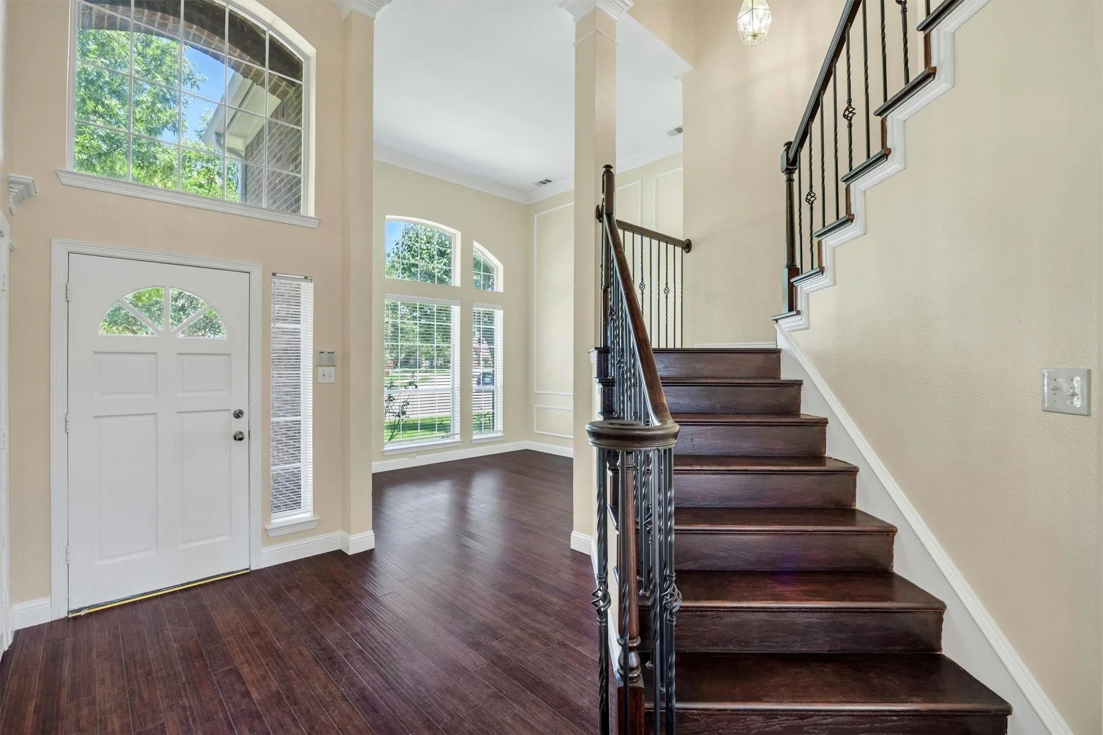 Single Family Residence For Sale in Dallas County , 921 Brown Trail, Coppell, Texas 75019, 4 Bedroom, 3 Bathroom, 2 Garage spaces, 2,711 Sqft, built in 1994, mls#21249317, Real Estate Agent in Coppell, Homes For Sale in Dallas county, Homes For Sale in Coppell, Realtor in Coppell Texas, Real Estate Brokerage Independent Realty Texas, Luminita Cordes Realtor