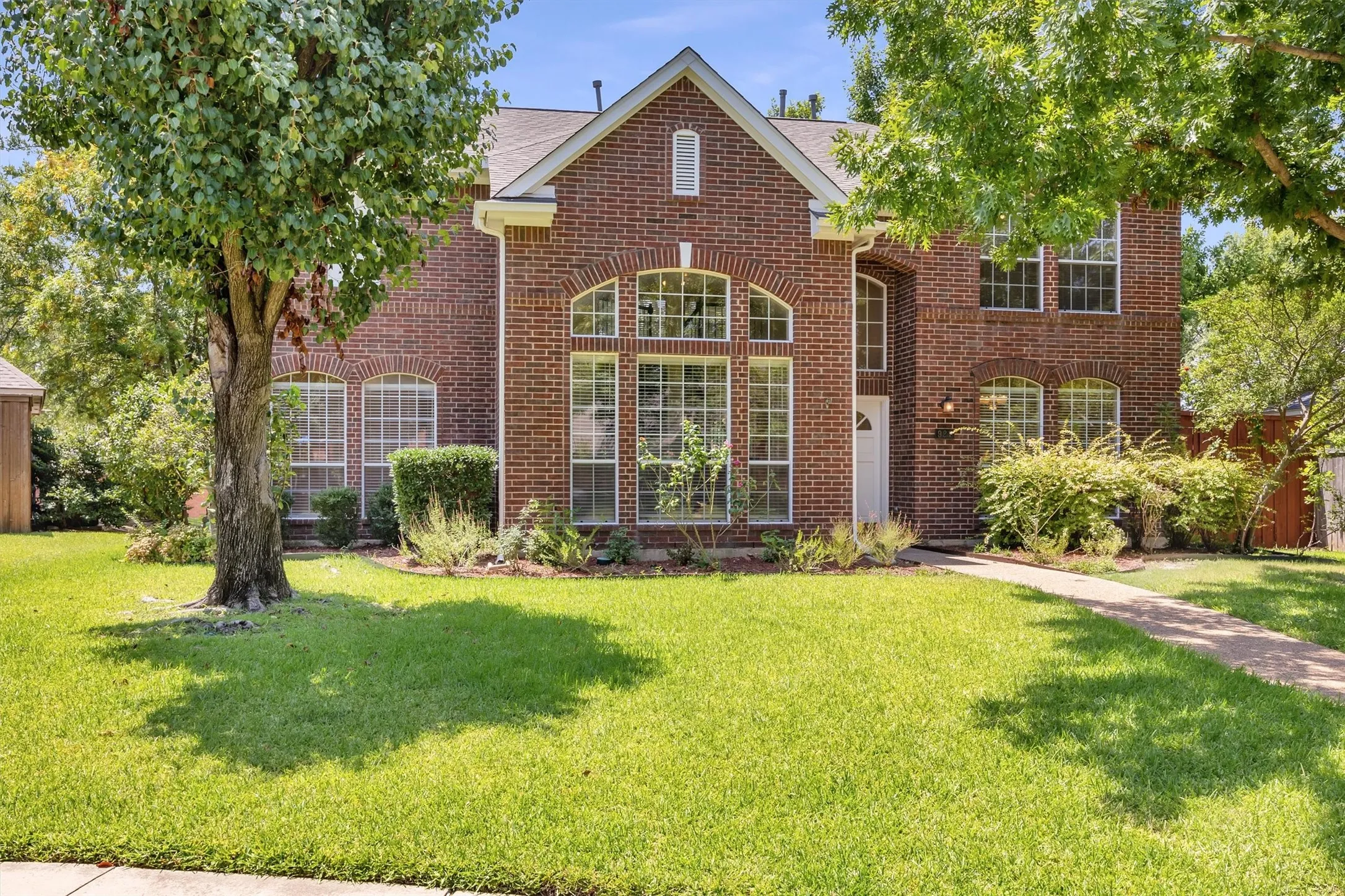 Single Family Residence For Sale in Dallas County , 921 Brown Trail, Coppell, Texas 75019, 4 Bedroom, 3 Bathroom, 2 Garage spaces, 2,711 Sqft, built in 1994, mls#21249317, Real Estate Agent in Coppell, Homes For Sale in Dallas county, Homes For Sale in Coppell, Realtor in Coppell Texas, Real Estate Brokerage Independent Realty Texas, Luminita Cordes Realtor