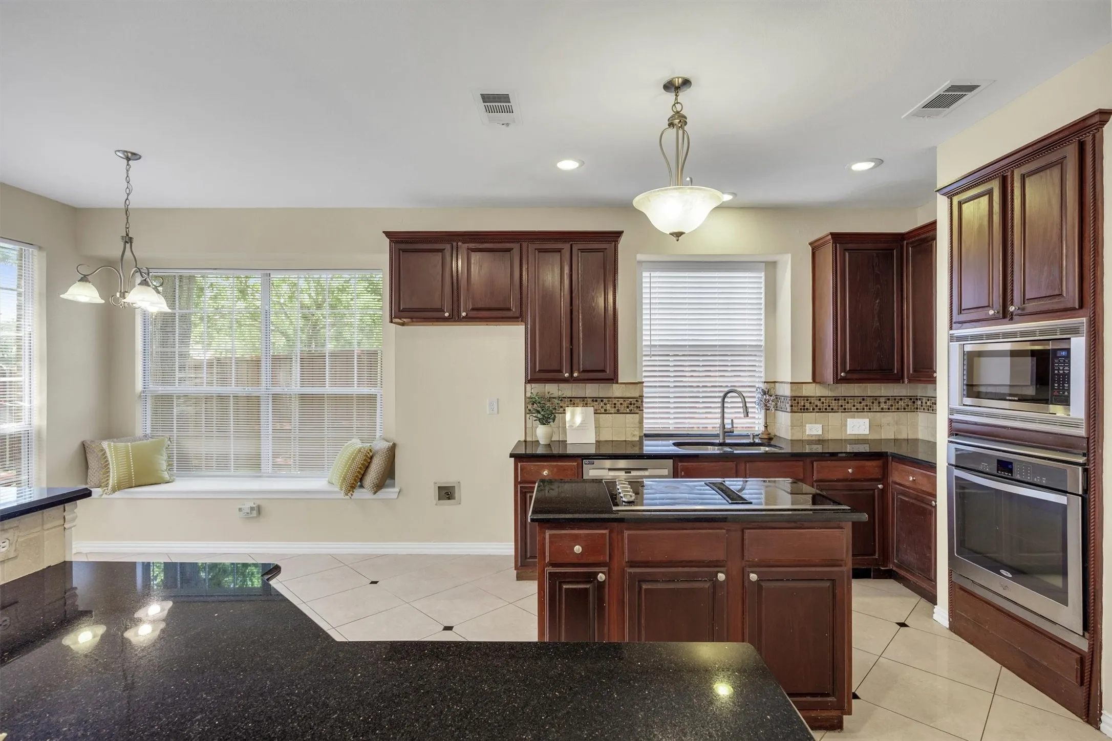 Single Family Residence For Sale in Dallas County , 921 Brown Trail, Coppell, Texas 75019, 4 Bedroom, 3 Bathroom, 2 Garage spaces, 2,711 Sqft, built in 1994, mls#21249317, Real Estate Agent in Coppell, Homes For Sale in Dallas county, Homes For Sale in Coppell, Realtor in Coppell Texas, Real Estate Brokerage Independent Realty Texas, Luminita Cordes Realtor