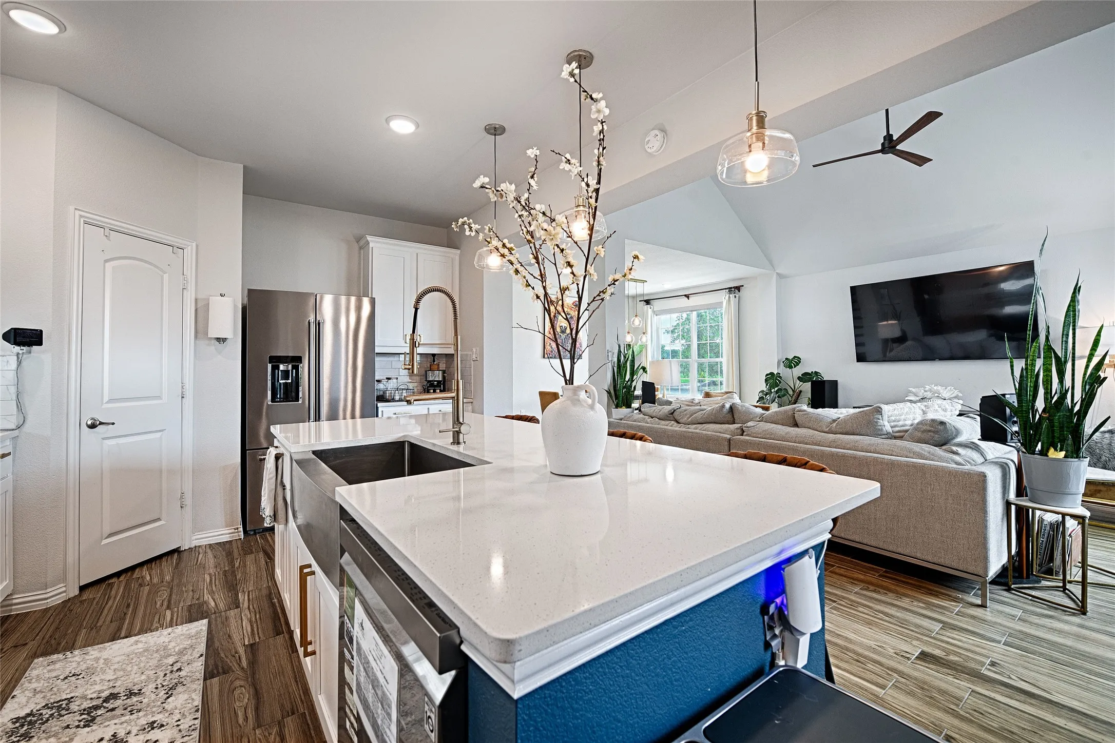 Single Family Residence For Sale in Dallas County , 3506 Betty Mews, Rowlett, Texas 75089, 5 Bedroom, 3 Bathroom, 2 Garage spaces, 2,653 Sqft, built in 2020, Preowned, mls#21260770, Real Estate Agent in Rowlett, Homes For Sale in Dallas county, Homes For Sale in Rowlett, Realtor in Rowlett Texas, Real Estate Brokerage Independent Realty Texas, Luminita Cordes Realtor