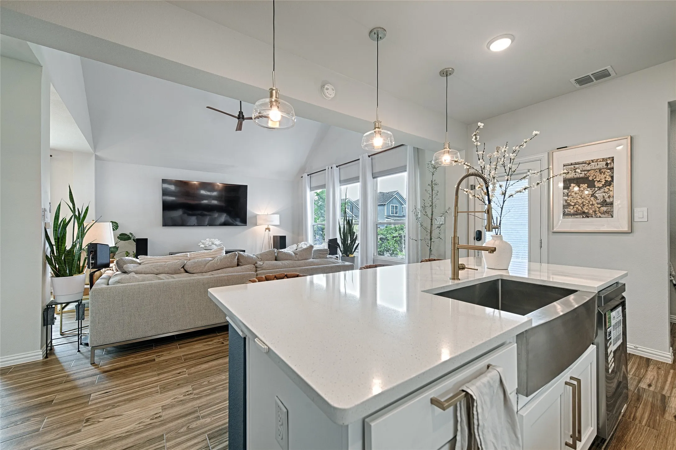 Single Family Residence For Sale in Dallas County , 3506 Betty Mews, Rowlett, Texas 75089, 5 Bedroom, 3 Bathroom, 2 Garage spaces, 2,653 Sqft, built in 2020, Preowned, mls#21260770, Real Estate Agent in Rowlett, Homes For Sale in Dallas county, Homes For Sale in Rowlett, Realtor in Rowlett Texas, Real Estate Brokerage Independent Realty Texas, Luminita Cordes Realtor