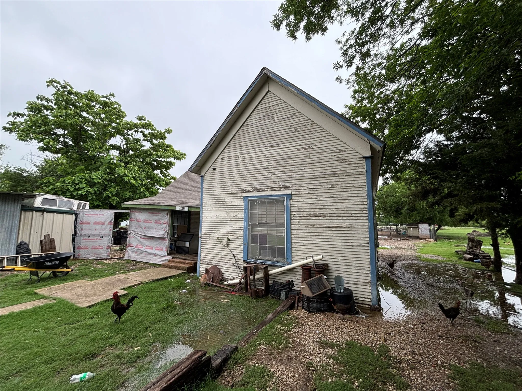 Single Family Residence For Sale in Hill County , 309 S Barry Street, Mertens, Texas 76666, 2 Bedrooms, 1 Bathroom, Garage spaces, 800 Sqft, built in 1945, Price $60,000, mls#21261069, Real Estate Agent in Mertens, Homes For Sale in Hill county, Homes For Sale in Mertens, Realtor in Mertens Texas, Real Estate Brokerage Independent Realty Texas, Luminita Cordes Realtor