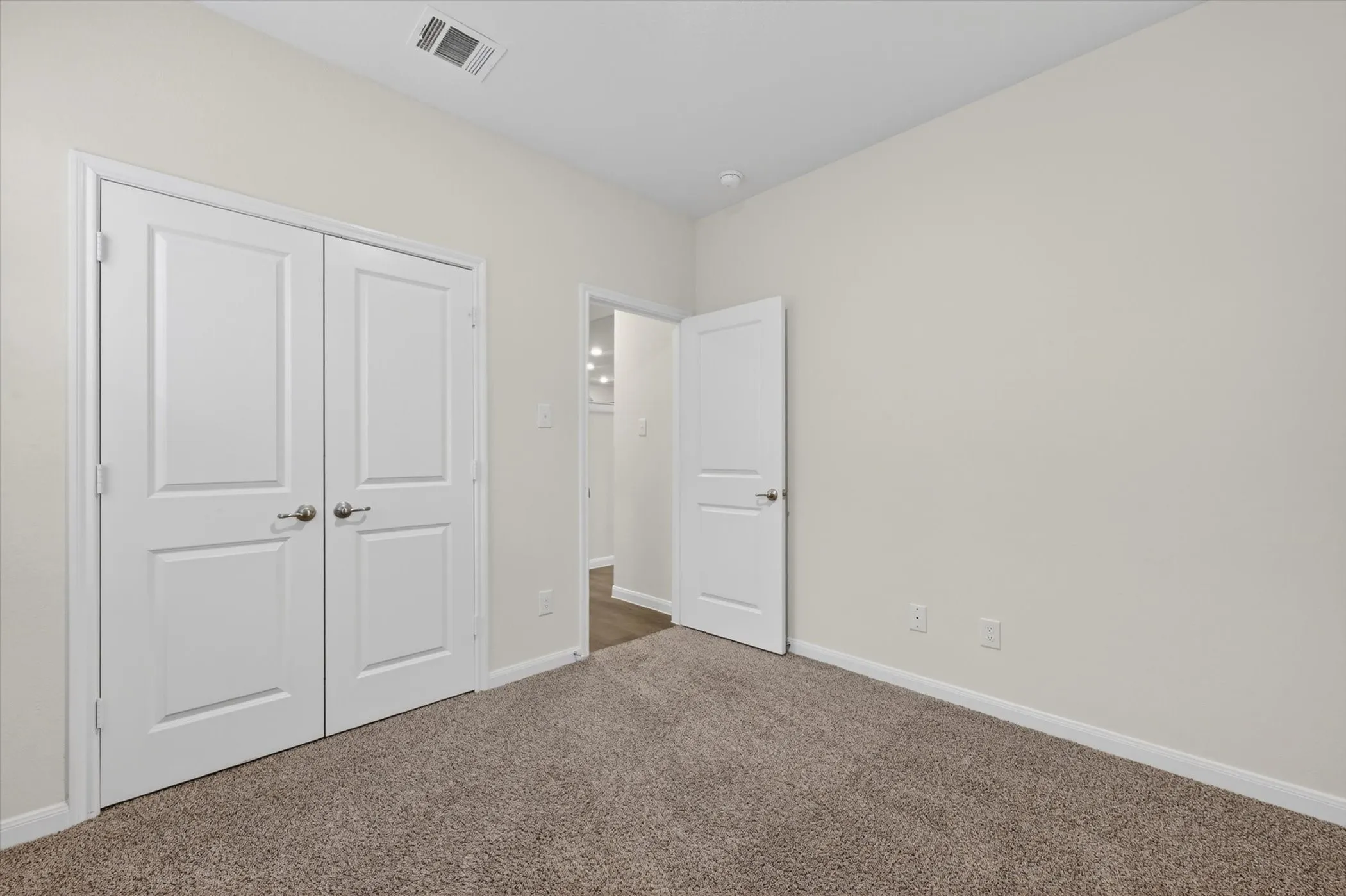 Single Family Residence For Sale in Grayson County , 3955 Oak Creek Circle, Denison, Texas 75020, 3 Bedrooms, 3 Bathrooms, 2 Garage spaces, 1,931 Sqft, built in 2022, Price $340,000, mls#21259148, Real Estate Agent in Denison, Homes For Sale in Grayson county, Homes For Sale in Denison, Realtor in Denison Texas, Real Estate Brokerage Independent Realty Texas, Luminita Cordes Realtor