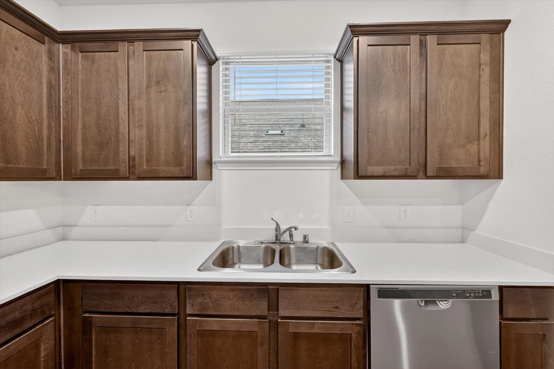 Single Family Residence For Sale in Grayson County , 3955 Oak Creek Circle, Denison, Texas 75020, 3 Bedrooms, 3 Bathrooms, 2 Garage spaces, 1,931 Sqft, built in 2022, Price $340,000, mls#21259148, Real Estate Agent in Denison, Homes For Sale in Grayson county, Homes For Sale in Denison, Realtor in Denison Texas, Real Estate Brokerage Independent Realty Texas, Luminita Cordes Realtor