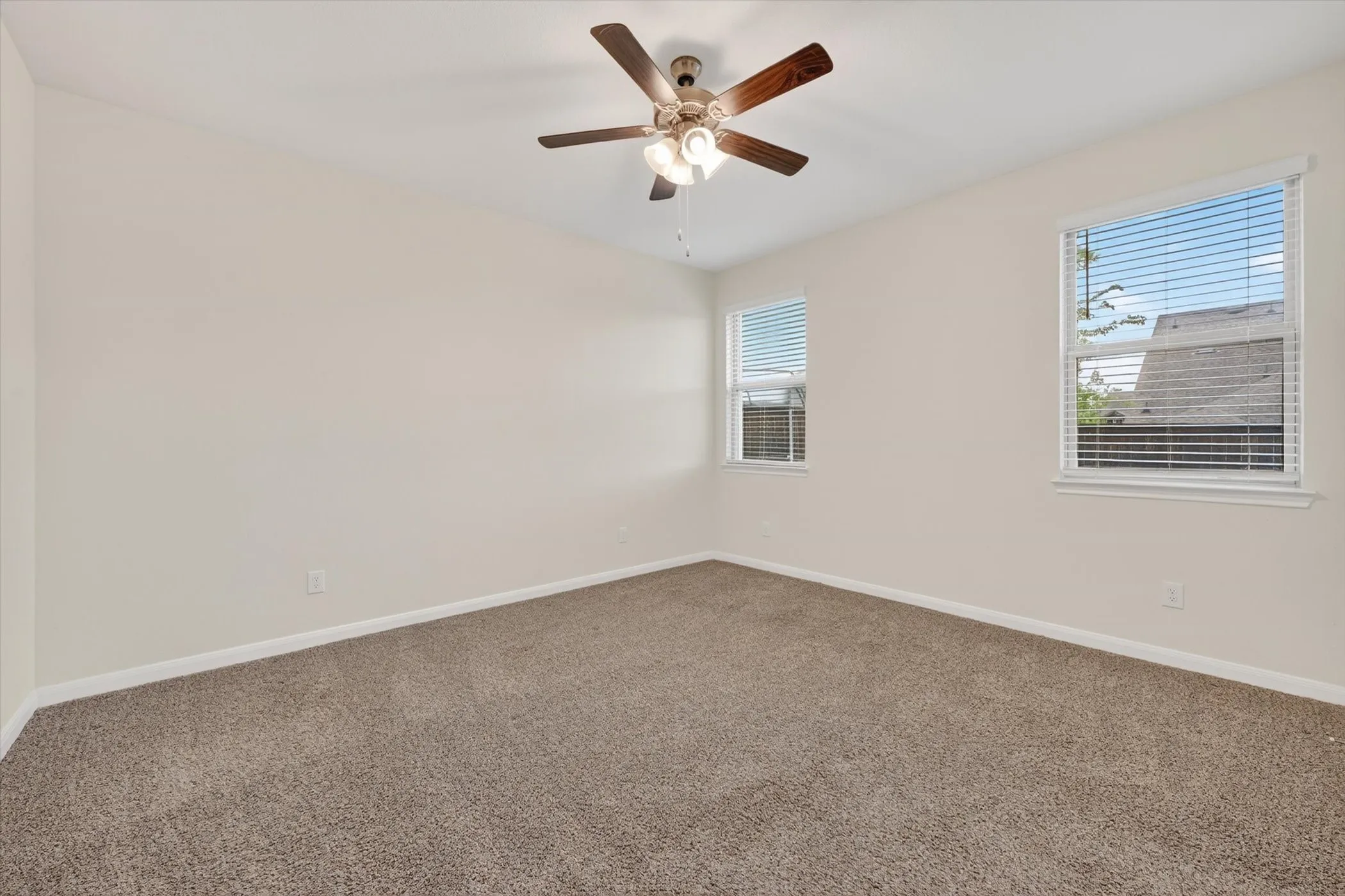 Single Family Residence For Sale in Grayson County , 3955 Oak Creek Circle, Denison, Texas 75020, 3 Bedrooms, 3 Bathrooms, 2 Garage spaces, 1,931 Sqft, built in 2022, Price $340,000, mls#21259148, Real Estate Agent in Denison, Homes For Sale in Grayson county, Homes For Sale in Denison, Realtor in Denison Texas, Real Estate Brokerage Independent Realty Texas, Luminita Cordes Realtor