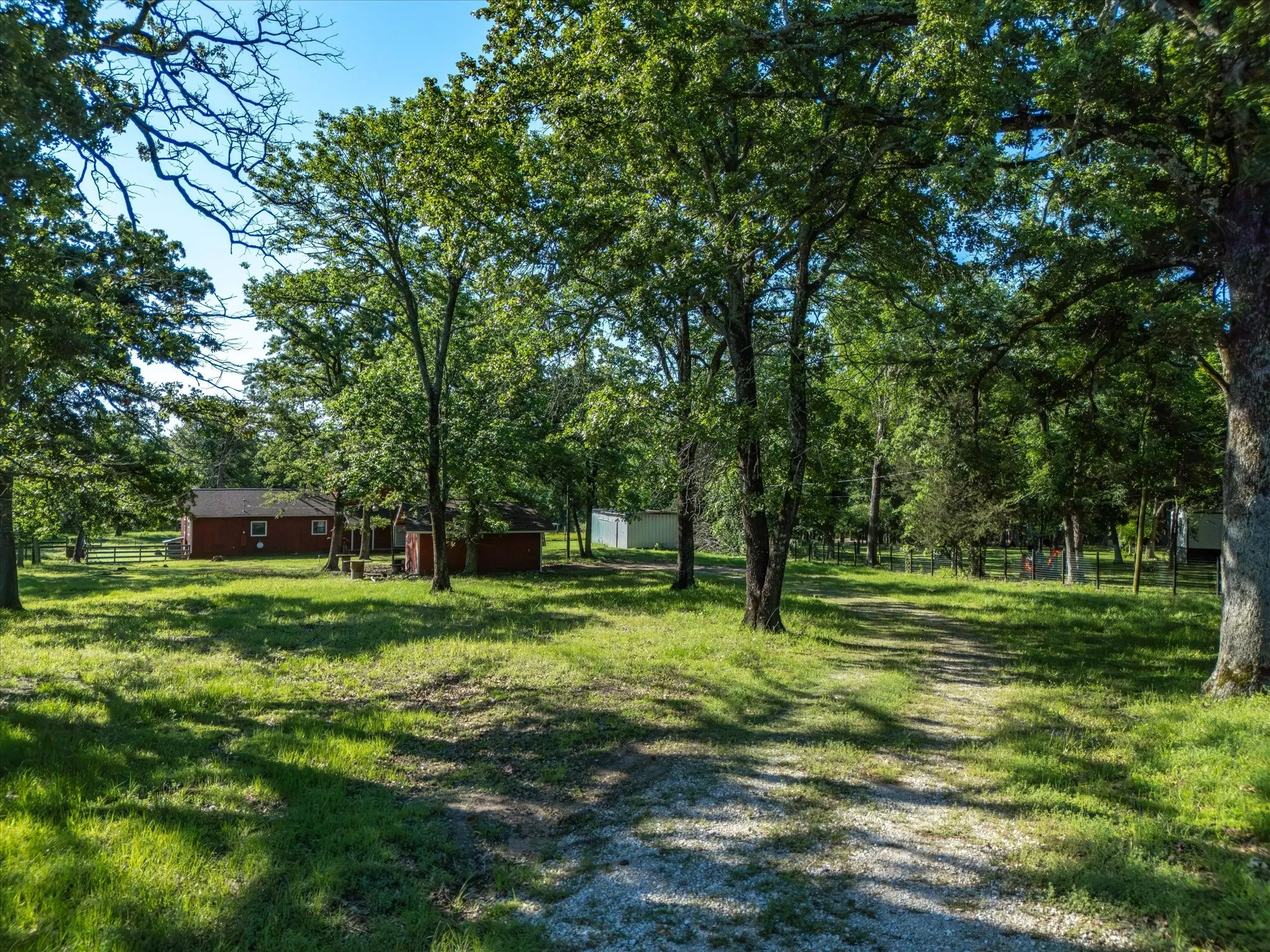 Single Family Residence For Sale in Kaufman County , 1605 Frann Drive, Kaufman, Texas 75142, 3 Bedroom, 2 Bathroom, 2 Garage spaces, 2,245 Sqft, built in 1984, mls#21261080, Real Estate Agent in Kaufman, Homes For Sale in Kaufman county, Homes For Sale in Kaufman, Realtor in Kaufman Texas, Real Estate Brokerage Independent Realty Texas, Luminita Cordes Realtor