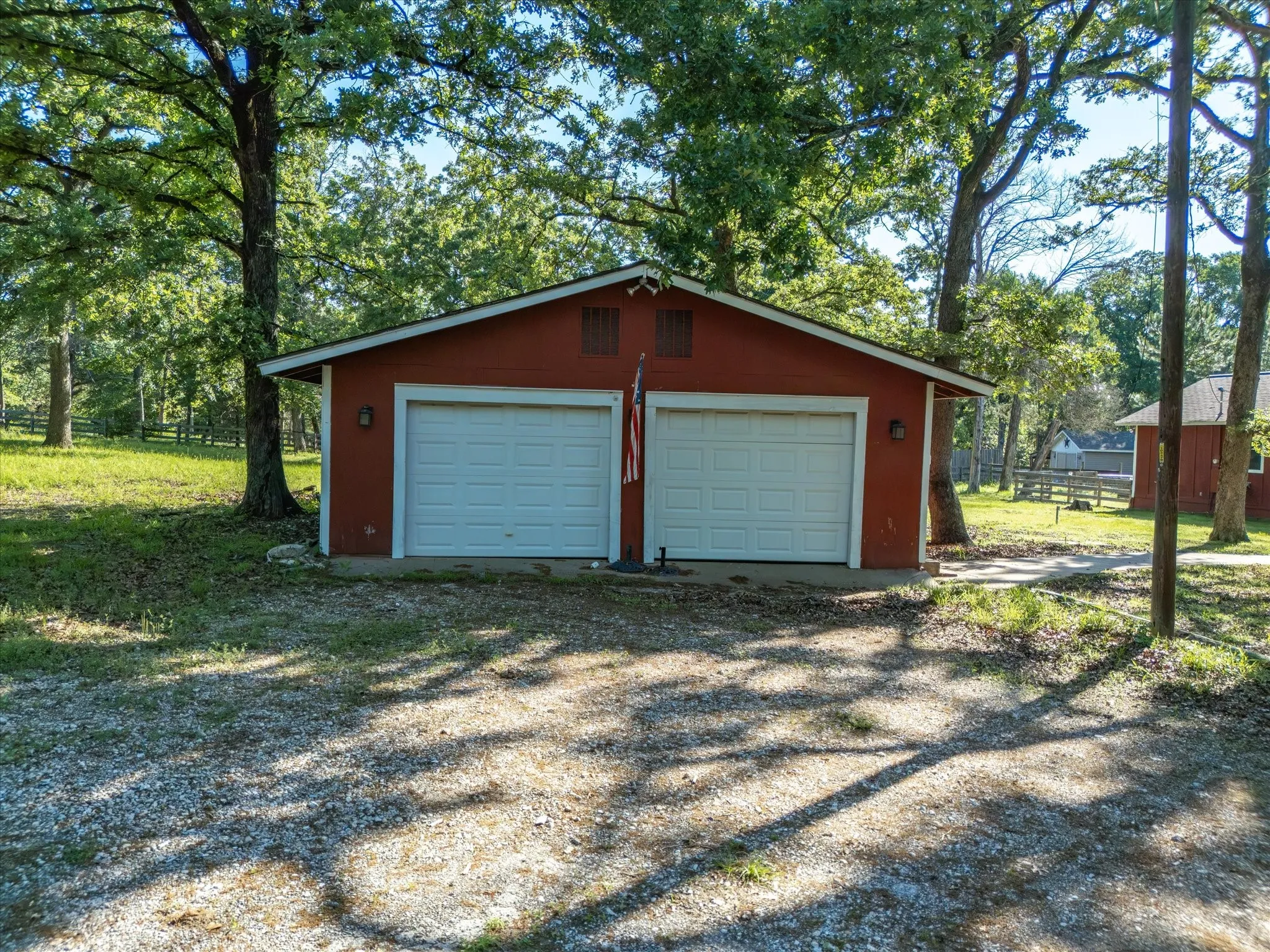 Single Family Residence For Sale in Kaufman County , 1605 Frann Drive, Kaufman, Texas 75142, 3 Bedroom, 2 Bathroom, 2 Garage spaces, 2,245 Sqft, built in 1984, mls#21261080, Real Estate Agent in Kaufman, Homes For Sale in Kaufman county, Homes For Sale in Kaufman, Realtor in Kaufman Texas, Real Estate Brokerage Independent Realty Texas, Luminita Cordes Realtor
