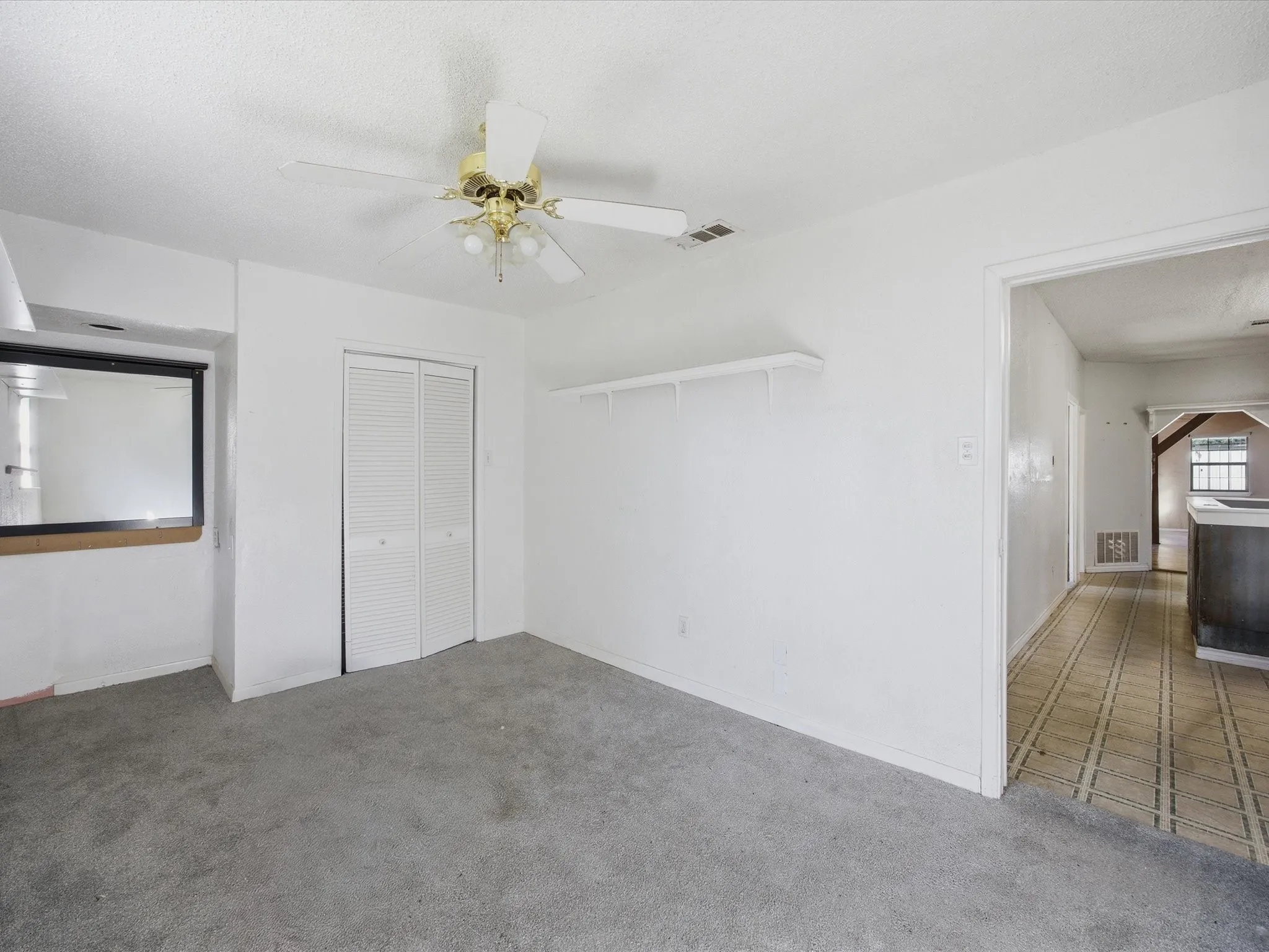 Single Family Residence For Sale in Kaufman County , 1605 Frann Drive, Kaufman, Texas 75142, 3 Bedroom, 2 Bathroom, 2 Garage spaces, 2,245 Sqft, built in 1984, mls#21261080, Real Estate Agent in Kaufman, Homes For Sale in Kaufman county, Homes For Sale in Kaufman, Realtor in Kaufman Texas, Real Estate Brokerage Independent Realty Texas, Luminita Cordes Realtor