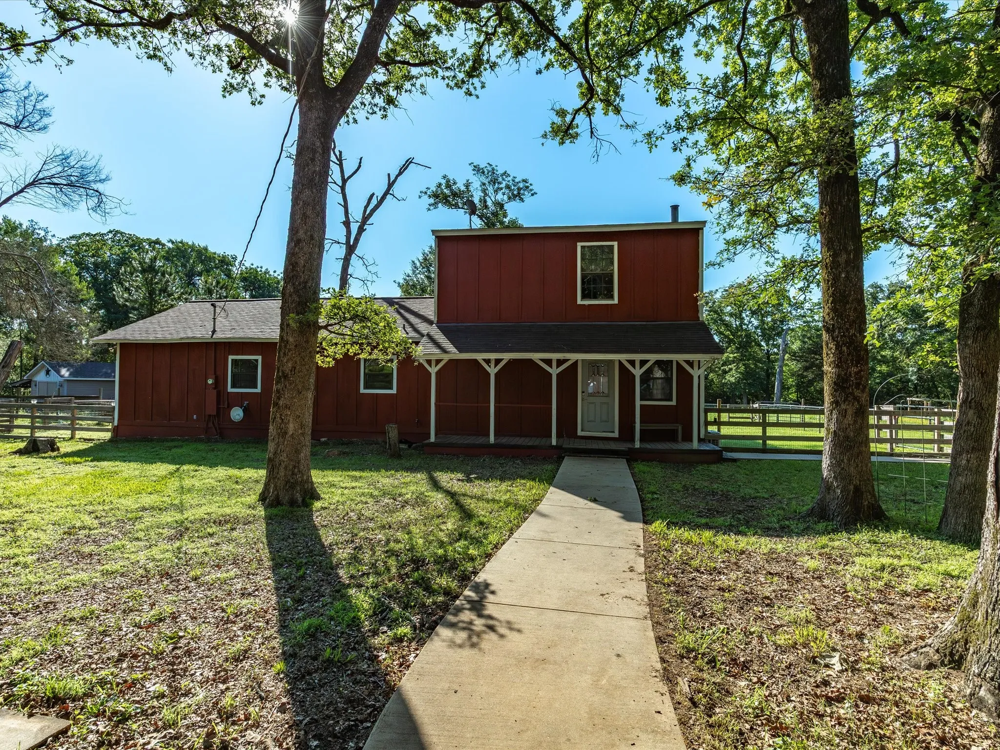 Single Family Residence For Sale in Kaufman County , 1605 Frann Drive, Kaufman, Texas 75142, 3 Bedroom, 2 Bathroom, 2 Garage spaces, 2,245 Sqft, built in 1984, mls#21261080, Real Estate Agent in Kaufman, Homes For Sale in Kaufman county, Homes For Sale in Kaufman, Realtor in Kaufman Texas, Real Estate Brokerage Independent Realty Texas, Luminita Cordes Realtor
