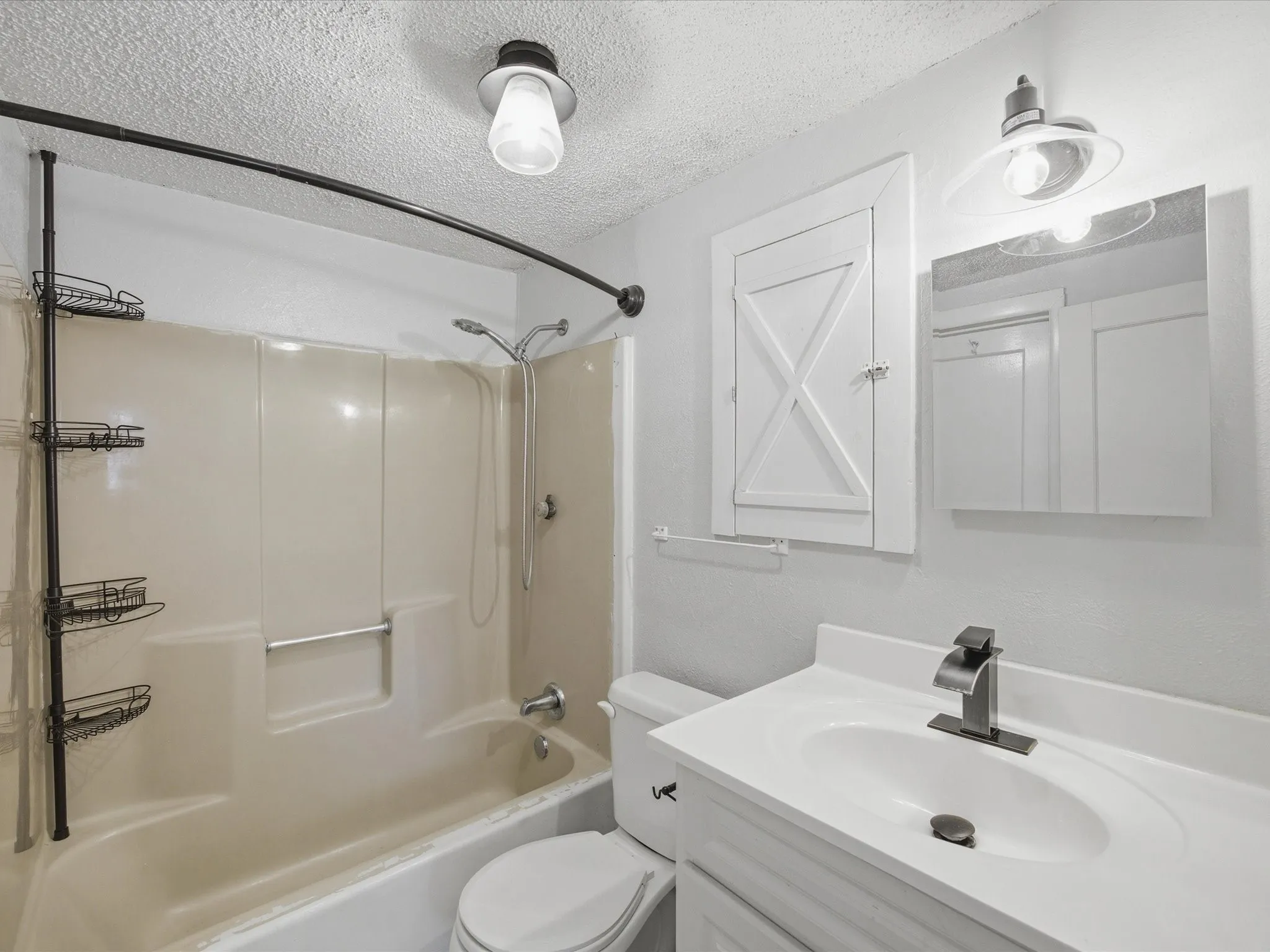 Single Family Residence For Sale in Kaufman County , 1605 Frann Drive, Kaufman, Texas 75142, 3 Bedroom, 2 Bathroom, 2 Garage spaces, 2,245 Sqft, built in 1984, mls#21261080, Real Estate Agent in Kaufman, Homes For Sale in Kaufman county, Homes For Sale in Kaufman, Realtor in Kaufman Texas, Real Estate Brokerage Independent Realty Texas, Luminita Cordes Realtor