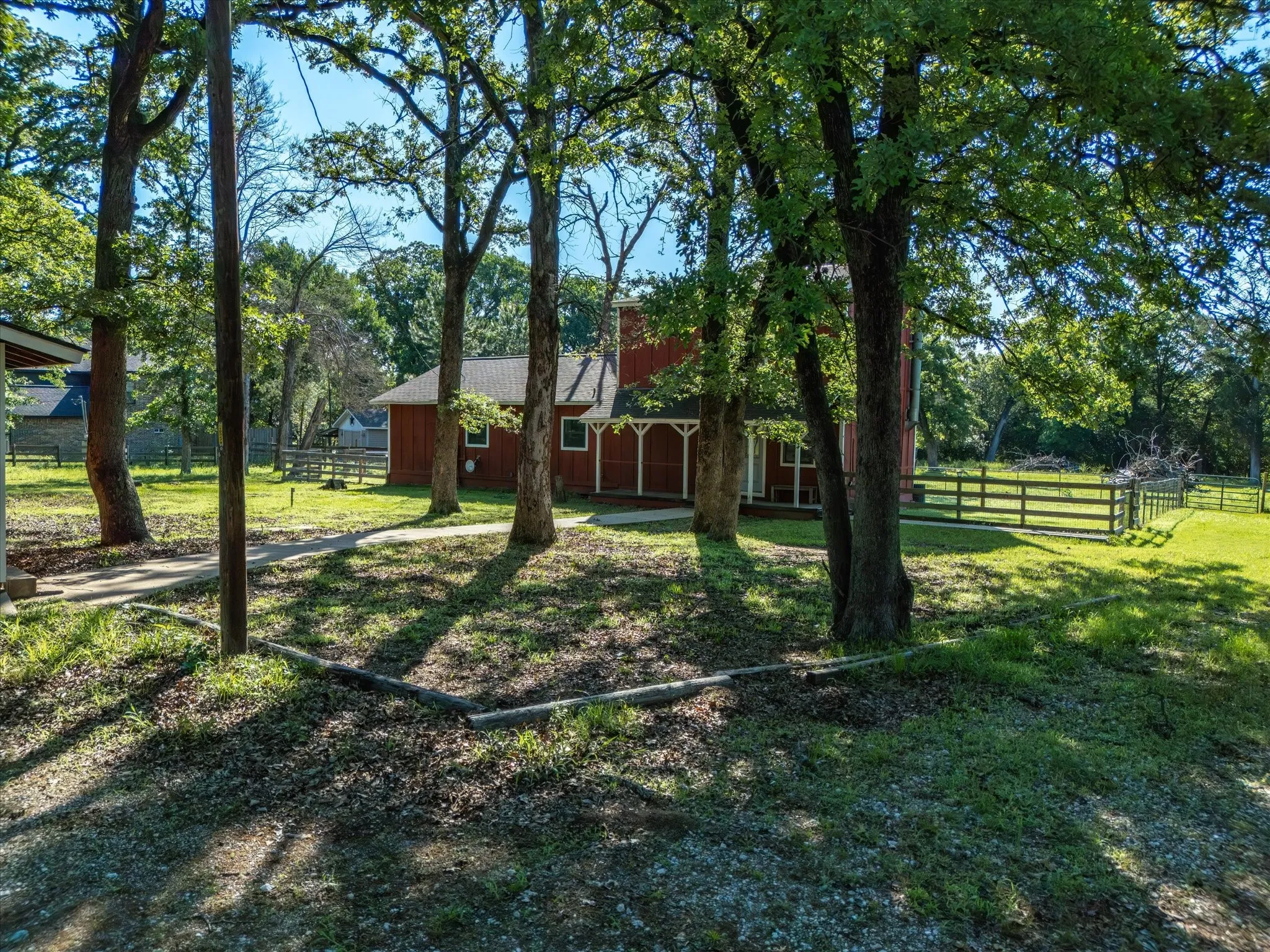 Single Family Residence For Sale in Kaufman County , 1605 Frann Drive, Kaufman, Texas 75142, 3 Bedroom, 2 Bathroom, 2 Garage spaces, 2,245 Sqft, built in 1984, mls#21261080, Real Estate Agent in Kaufman, Homes For Sale in Kaufman county, Homes For Sale in Kaufman, Realtor in Kaufman Texas, Real Estate Brokerage Independent Realty Texas, Luminita Cordes Realtor