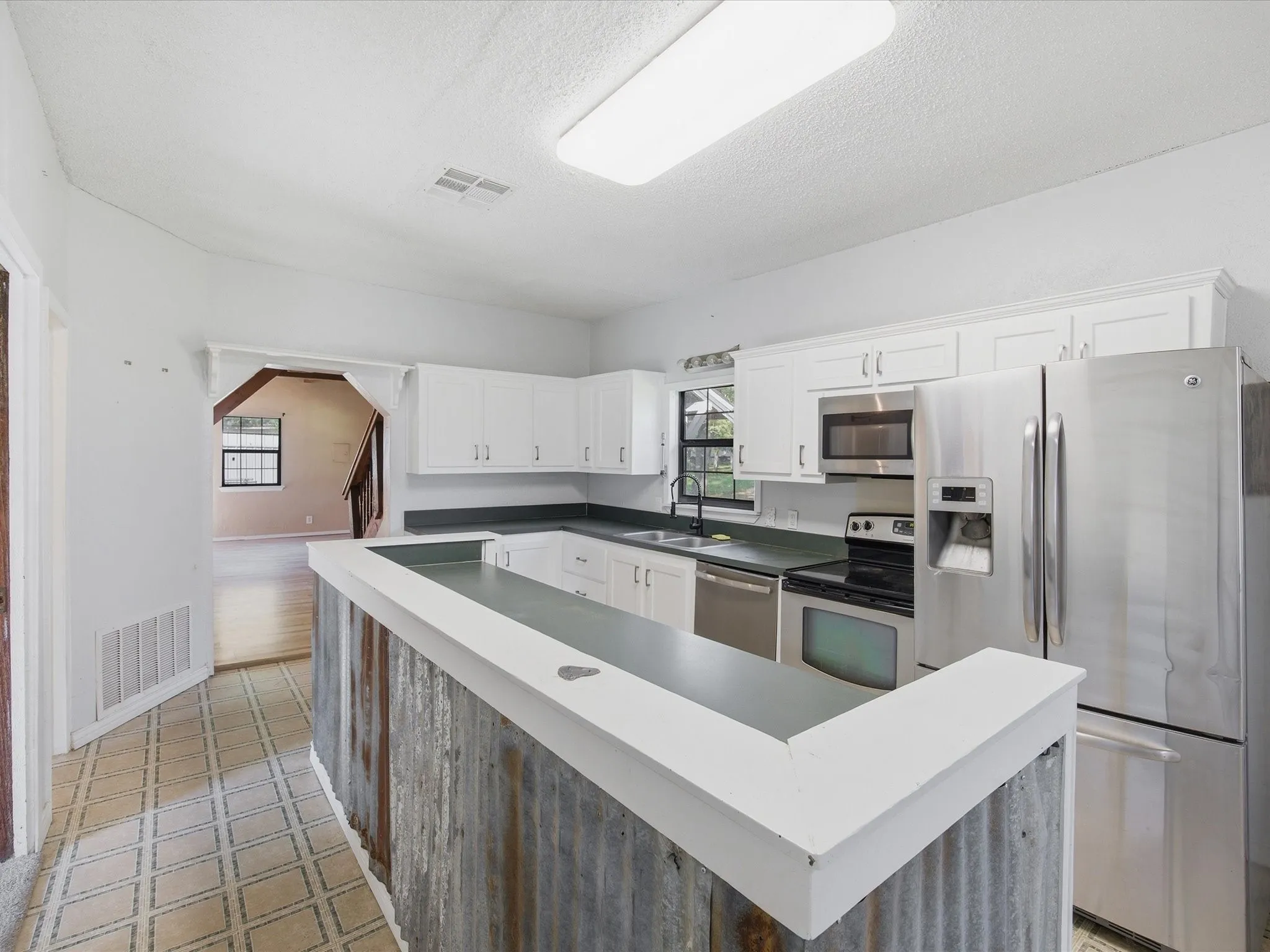 Single Family Residence For Sale in Kaufman County , 1605 Frann Drive, Kaufman, Texas 75142, 3 Bedroom, 2 Bathroom, 2 Garage spaces, 2,245 Sqft, built in 1984, mls#21261080, Real Estate Agent in Kaufman, Homes For Sale in Kaufman county, Homes For Sale in Kaufman, Realtor in Kaufman Texas, Real Estate Brokerage Independent Realty Texas, Luminita Cordes Realtor