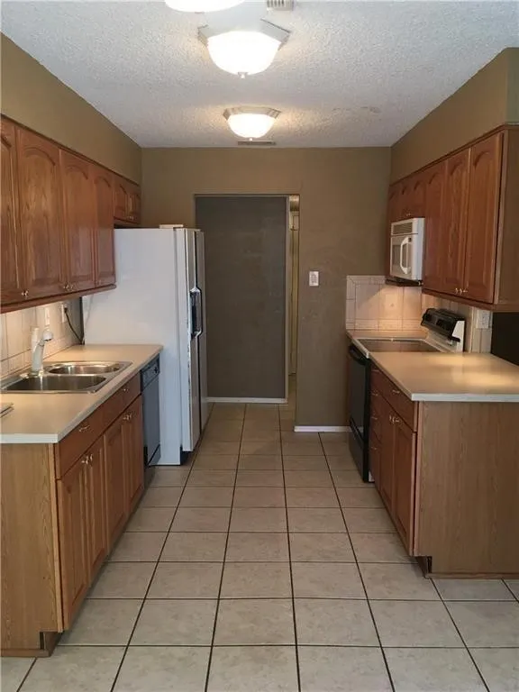 Single Family Residence For Rent in Dallas County , 1828 Angelina Drive, Garland, Texas 75040, 3 Bedrooms, 2 Bathrooms, 1 Garage spaces, 1,414 Sqft, built in 1979, Preowned, Price $2,000, mls#21261085, Real Estate Agent in Garland, Homes For Rent in Dallas county, Homes For Rent in Garland, Realtor in Garland Texas, Real Estate Brokerage Independent Realty Texas, Luminita Cordes Realtor