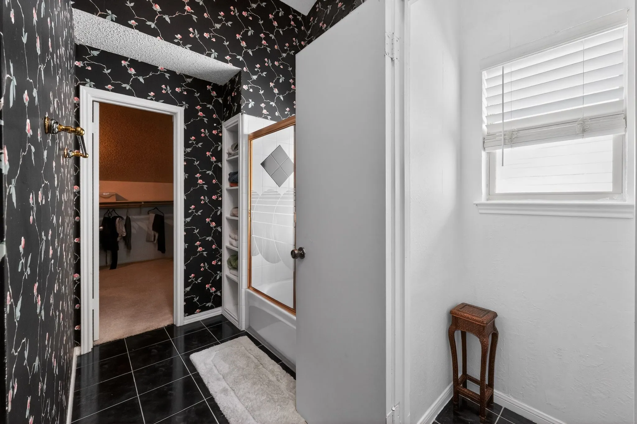 Single Family Residence For Sale in Dallas County , 2416 Mira Drive, Garland, Texas 75044, 2 Bedrooms, 2 Bathrooms, 2 Garage spaces, 1,440 Sqft, built in 1982, Price $264,000, mls#21261066, Real Estate Agent in Garland, Homes For Sale in Dallas county, Homes For Sale in Garland, Realtor in Garland Texas, Real Estate Brokerage Independent Realty Texas, Luminita Cordes Realtor