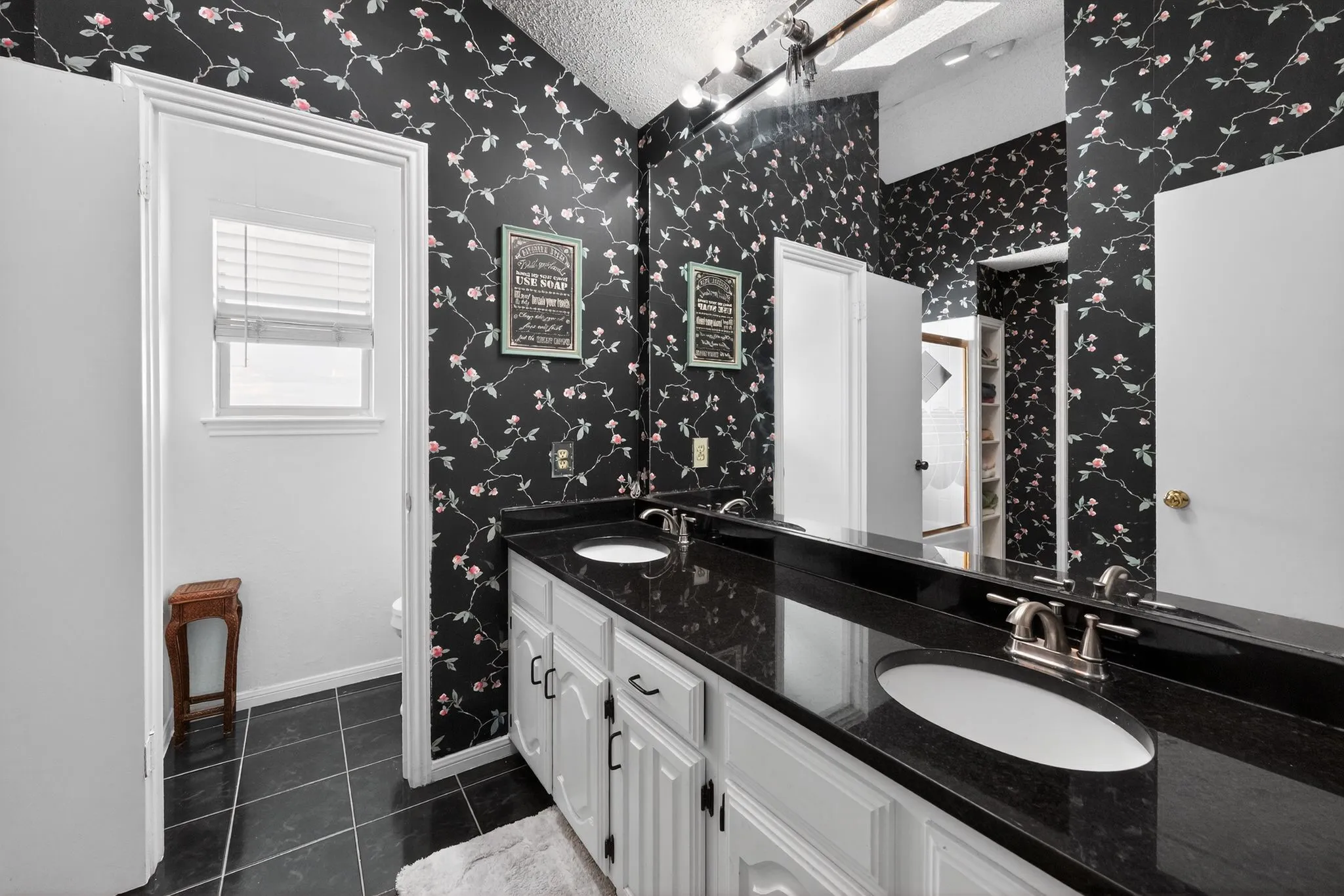 Single Family Residence For Sale in Dallas County , 2416 Mira Drive, Garland, Texas 75044, 2 Bedrooms, 2 Bathrooms, 2 Garage spaces, 1,440 Sqft, built in 1982, Price $264,000, mls#21261066, Real Estate Agent in Garland, Homes For Sale in Dallas county, Homes For Sale in Garland, Realtor in Garland Texas, Real Estate Brokerage Independent Realty Texas, Luminita Cordes Realtor