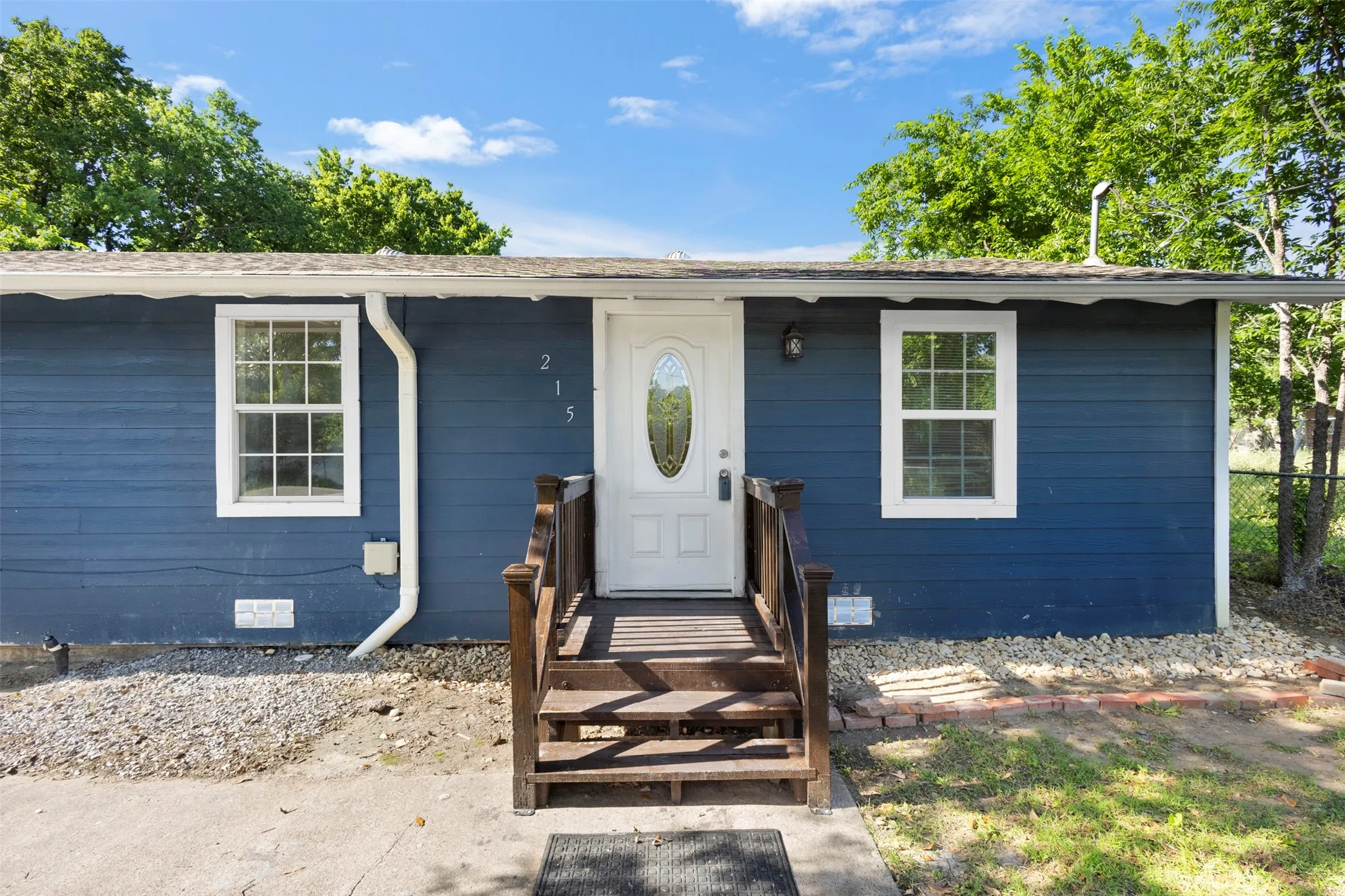 Welcome to this charming cottage on oversized lot!