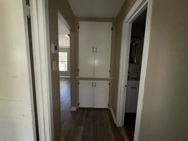 Single Family Residence For Sale in Wichita County , 513 W Inwood Drive, Wichita Falls, Texas 76301, 3 Bedroom, 2 Bathroom, Garage spaces, 1,216 Sqft, built in 1949, Preowned, mls#21259828, Real Estate Agent in Wichita Falls, Homes For Sale in Wichita county, Homes For Sale in Wichita Falls, Realtor in Wichita Falls Texas, Real Estate Brokerage Independent Realty Texas, Luminita Cordes Realtor
