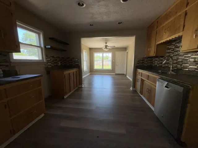 Single Family Residence For Sale in Wichita County , 513 W Inwood Drive, Wichita Falls, Texas 76301, 3 Bedroom, 2 Bathroom, Garage spaces, 1,216 Sqft, built in 1949, Preowned, mls#21259828, Real Estate Agent in Wichita Falls, Homes For Sale in Wichita county, Homes For Sale in Wichita Falls, Realtor in Wichita Falls Texas, Real Estate Brokerage Independent Realty Texas, Luminita Cordes Realtor