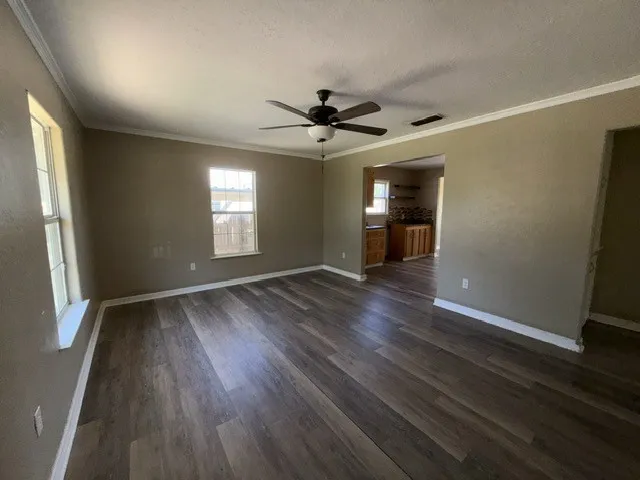 Single Family Residence For Sale in Wichita County , 513 W Inwood Drive, Wichita Falls, Texas 76301, 3 Bedroom, 2 Bathroom, Garage spaces, 1,216 Sqft, built in 1949, Preowned, mls#21259828, Real Estate Agent in Wichita Falls, Homes For Sale in Wichita county, Homes For Sale in Wichita Falls, Realtor in Wichita Falls Texas, Real Estate Brokerage Independent Realty Texas, Luminita Cordes Realtor