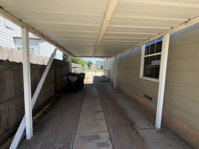 Single Family Residence For Sale in Wichita County , 513 W Inwood Drive, Wichita Falls, Texas 76301, 3 Bedroom, 2 Bathroom, Garage spaces, 1,216 Sqft, built in 1949, Preowned, mls#21259828, Real Estate Agent in Wichita Falls, Homes For Sale in Wichita county, Homes For Sale in Wichita Falls, Realtor in Wichita Falls Texas, Real Estate Brokerage Independent Realty Texas, Luminita Cordes Realtor