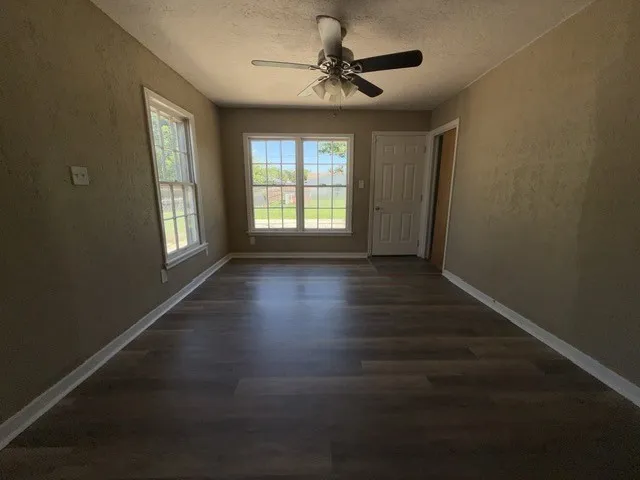 Single Family Residence For Sale in Wichita County , 513 W Inwood Drive, Wichita Falls, Texas 76301, 3 Bedroom, 2 Bathroom, Garage spaces, 1,216 Sqft, built in 1949, Preowned, mls#21259828, Real Estate Agent in Wichita Falls, Homes For Sale in Wichita county, Homes For Sale in Wichita Falls, Realtor in Wichita Falls Texas, Real Estate Brokerage Independent Realty Texas, Luminita Cordes Realtor