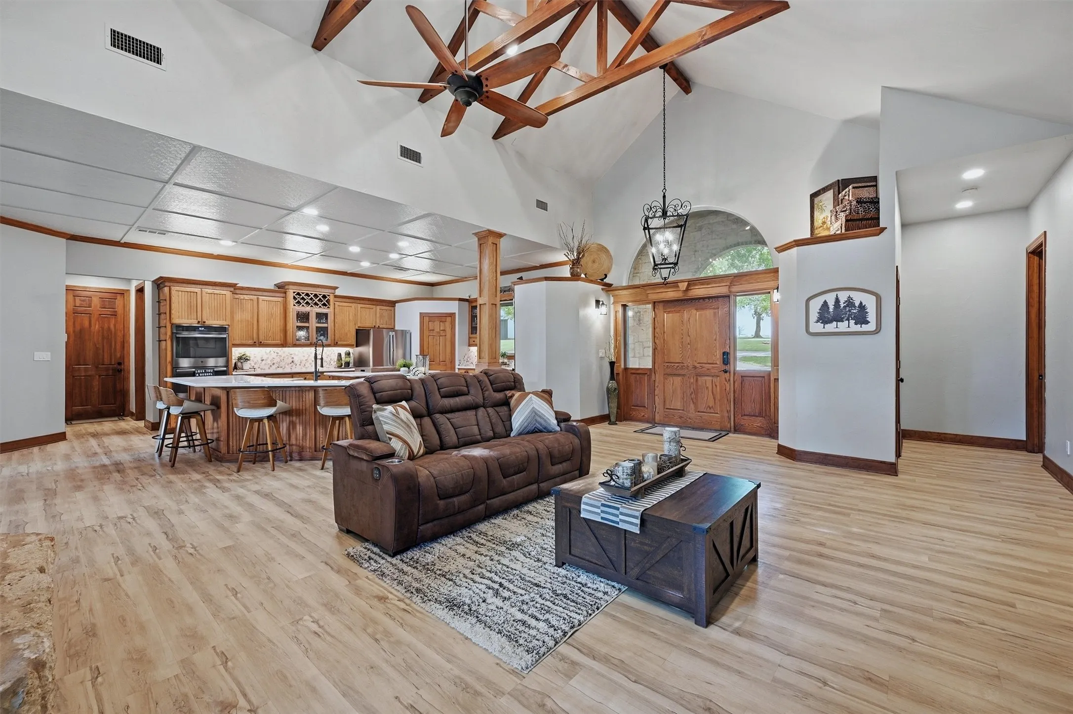 Single Family Residence For Sale in Grayson County , 31 Forest Hills Circle, Gunter, Texas 75058, 3 Bedroom, 3 Bathroom, 3 Garage spaces, 2,776 Sqft, built in 1999, Preowned, mls#21252923, Real Estate Agent in Gunter, Homes For Sale in Grayson county, Homes For Sale in Gunter, Realtor in Gunter Texas, Real Estate Brokerage Independent Realty Texas, Luminita Cordes Realtor