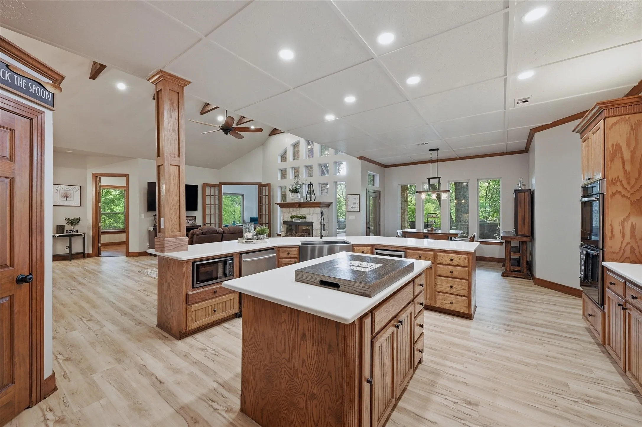 Single Family Residence For Sale in Grayson County , 31 Forest Hills Circle, Gunter, Texas 75058, 3 Bedroom, 3 Bathroom, 3 Garage spaces, 2,776 Sqft, built in 1999, Preowned, mls#21252923, Real Estate Agent in Gunter, Homes For Sale in Grayson county, Homes For Sale in Gunter, Realtor in Gunter Texas, Real Estate Brokerage Independent Realty Texas, Luminita Cordes Realtor