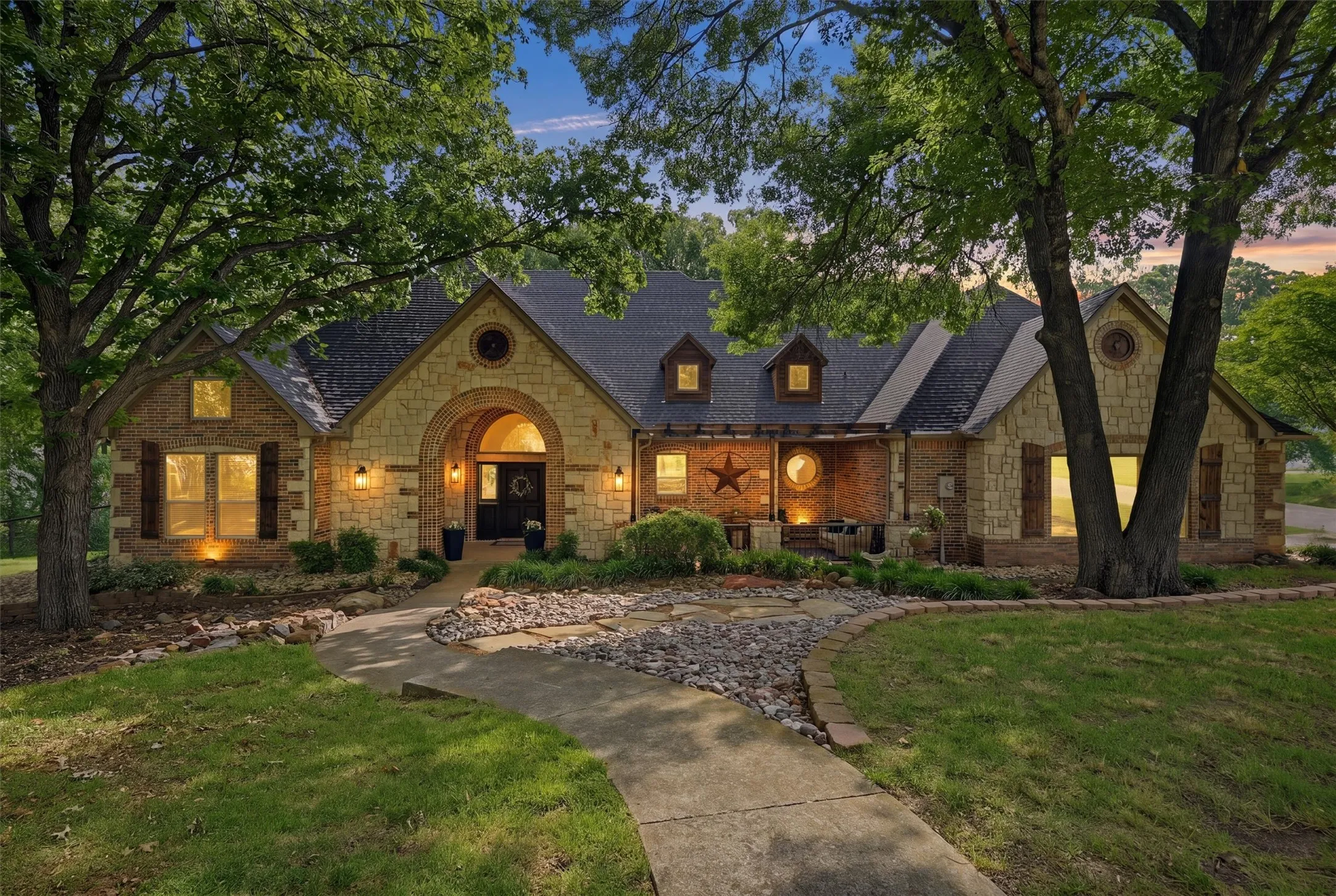 Single Family Residence For Sale in Grayson County , 31 Forest Hills Circle, Gunter, Texas 75058, 3 Bedroom, 3 Bathroom, 3 Garage spaces, 2,776 Sqft, built in 1999, Preowned, mls#21252923, Real Estate Agent in Gunter, Homes For Sale in Grayson county, Homes For Sale in Gunter, Realtor in Gunter Texas, Real Estate Brokerage Independent Realty Texas, Luminita Cordes Realtor
