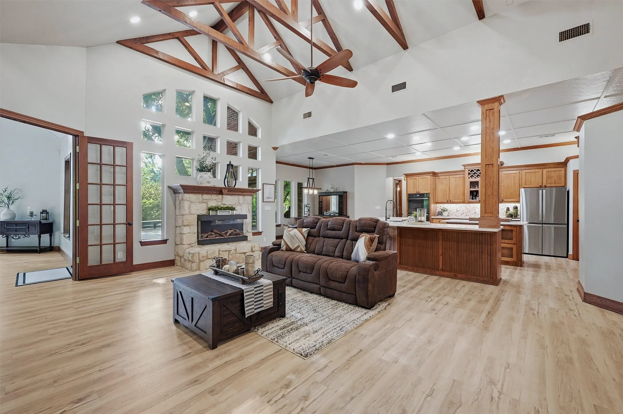Single Family Residence For Sale in Grayson County , 31 Forest Hills Circle, Gunter, Texas 75058, 3 Bedroom, 3 Bathroom, 3 Garage spaces, 2,776 Sqft, built in 1999, Preowned, mls#21252923, Real Estate Agent in Gunter, Homes For Sale in Grayson county, Homes For Sale in Gunter, Realtor in Gunter Texas, Real Estate Brokerage Independent Realty Texas, Luminita Cordes Realtor