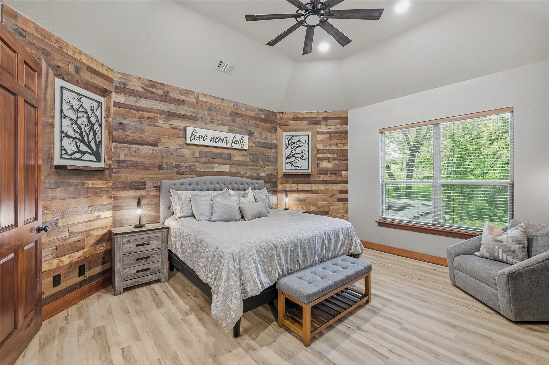 Single Family Residence For Sale in Grayson County , 31 Forest Hills Circle, Gunter, Texas 75058, 3 Bedroom, 3 Bathroom, 3 Garage spaces, 2,776 Sqft, built in 1999, Preowned, mls#21252923, Real Estate Agent in Gunter, Homes For Sale in Grayson county, Homes For Sale in Gunter, Realtor in Gunter Texas, Real Estate Brokerage Independent Realty Texas, Luminita Cordes Realtor