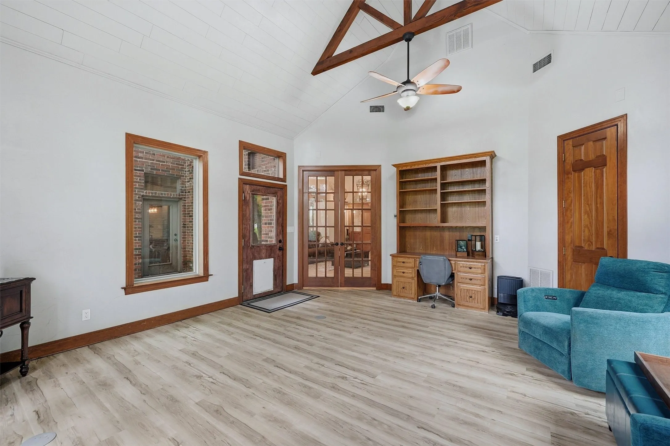 Single Family Residence For Sale in Grayson County , 31 Forest Hills Circle, Gunter, Texas 75058, 3 Bedroom, 3 Bathroom, 3 Garage spaces, 2,776 Sqft, built in 1999, Preowned, mls#21252923, Real Estate Agent in Gunter, Homes For Sale in Grayson county, Homes For Sale in Gunter, Realtor in Gunter Texas, Real Estate Brokerage Independent Realty Texas, Luminita Cordes Realtor