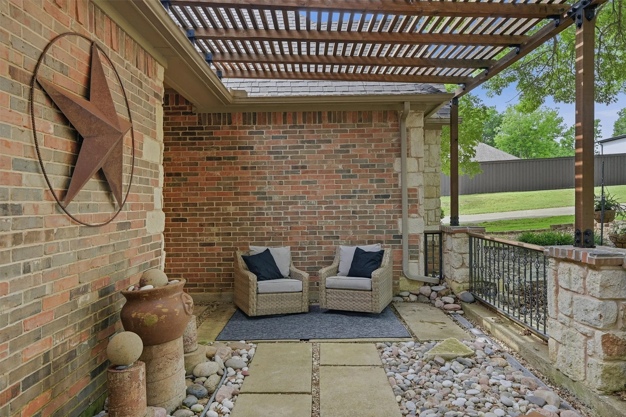 Single Family Residence For Sale in Grayson County , 31 Forest Hills Circle, Gunter, Texas 75058, 3 Bedroom, 3 Bathroom, 3 Garage spaces, 2,776 Sqft, built in 1999, Preowned, mls#21252923, Real Estate Agent in Gunter, Homes For Sale in Grayson county, Homes For Sale in Gunter, Realtor in Gunter Texas, Real Estate Brokerage Independent Realty Texas, Luminita Cordes Realtor