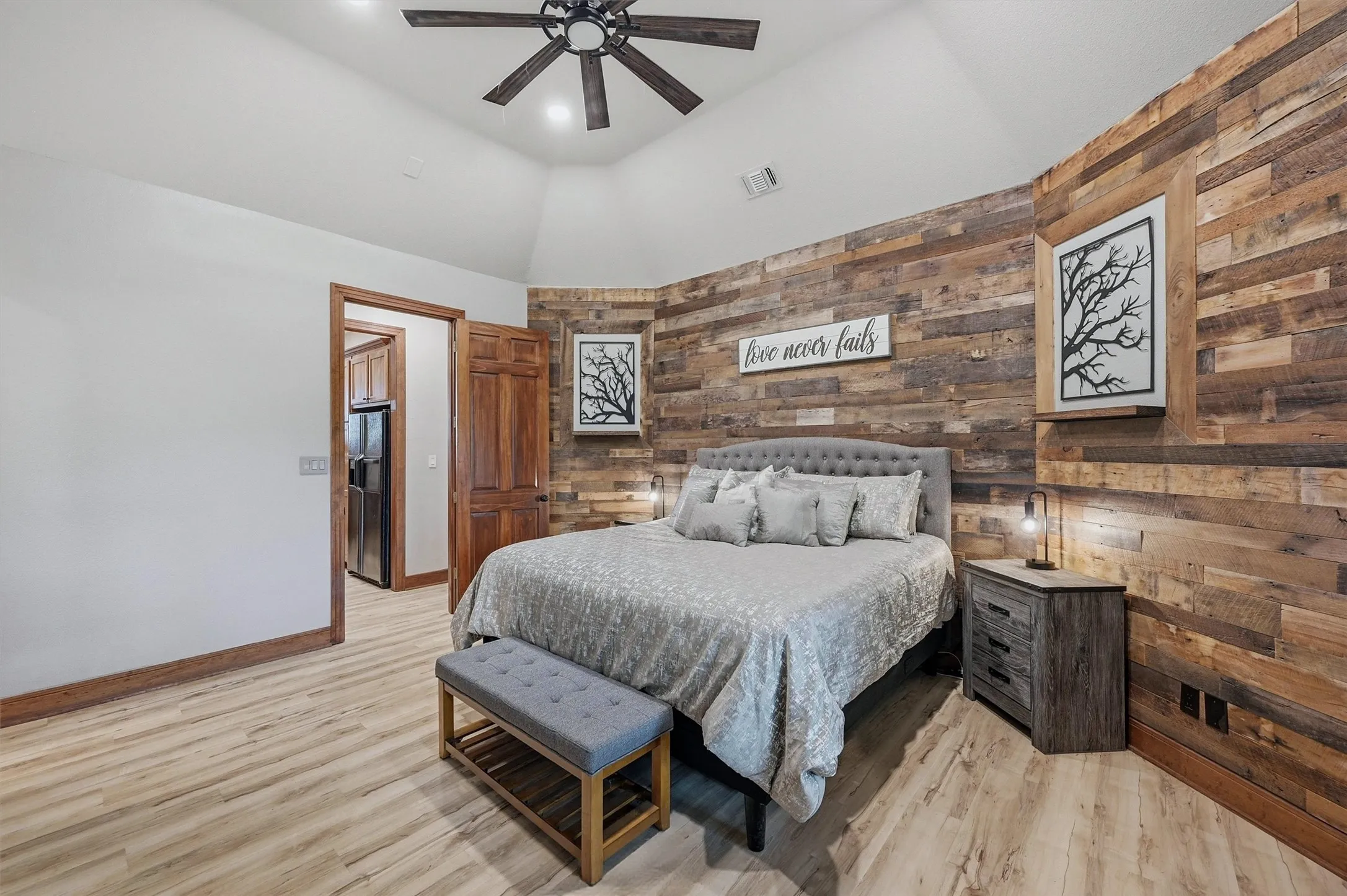 Single Family Residence For Sale in Grayson County , 31 Forest Hills Circle, Gunter, Texas 75058, 3 Bedroom, 3 Bathroom, 3 Garage spaces, 2,776 Sqft, built in 1999, Preowned, mls#21252923, Real Estate Agent in Gunter, Homes For Sale in Grayson county, Homes For Sale in Gunter, Realtor in Gunter Texas, Real Estate Brokerage Independent Realty Texas, Luminita Cordes Realtor