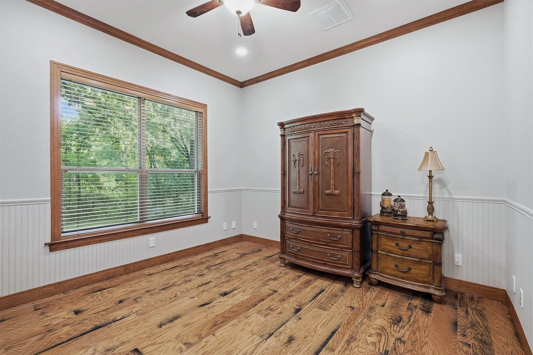Single Family Residence For Sale in Grayson County , 31 Forest Hills Circle, Gunter, Texas 75058, 3 Bedroom, 3 Bathroom, 3 Garage spaces, 2,776 Sqft, built in 1999, Preowned, mls#21252923, Real Estate Agent in Gunter, Homes For Sale in Grayson county, Homes For Sale in Gunter, Realtor in Gunter Texas, Real Estate Brokerage Independent Realty Texas, Luminita Cordes Realtor