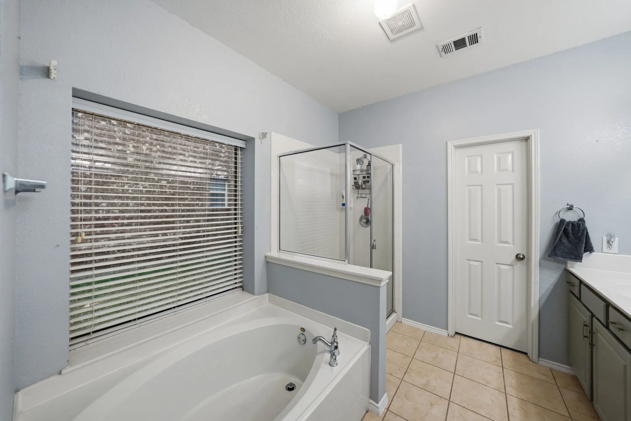 Single Family Residence For Sale in Dallas County , 6430 Meadowcrest Lane, Sachse, Texas 75048, 4 Bedrooms, 3 Bathrooms, 2 Garage spaces, 2,943 Sqft, built in 2004, Price $500,000, mls#21253156, Real Estate Agent in Sachse, Homes For Sale in Dallas county, Homes For Sale in Sachse, Realtor in Sachse Texas, Real Estate Brokerage Independent Realty Texas, Luminita Cordes Realtor