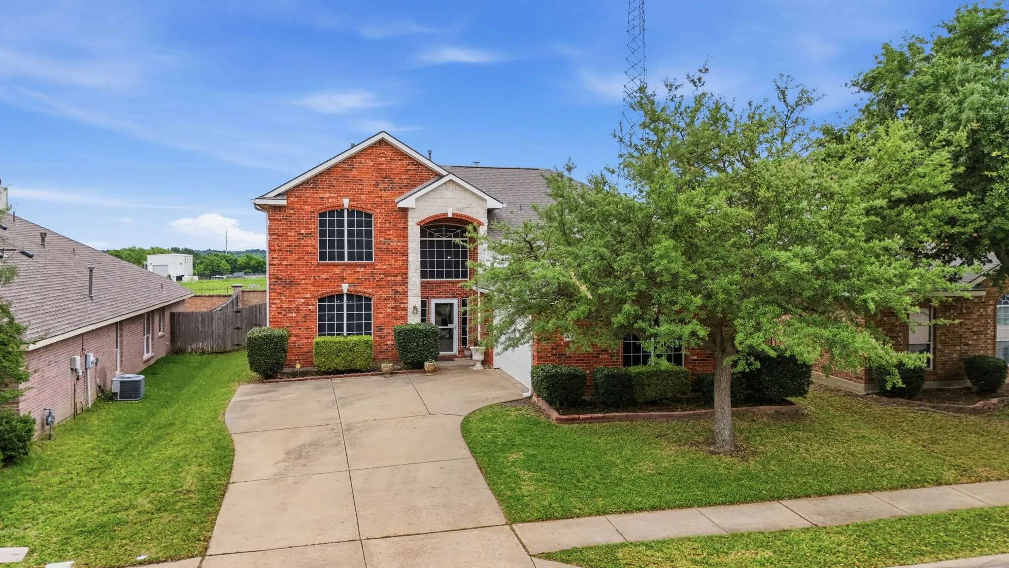 Single Family Residence For Sale in Dallas County , 6430 Meadowcrest Lane, Sachse, Texas 75048, 4 Bedrooms, 3 Bathrooms, 2 Garage spaces, 2,943 Sqft, built in 2004, Price $500,000, mls#21253156, Real Estate Agent in Sachse, Homes For Sale in Dallas county, Homes For Sale in Sachse, Realtor in Sachse Texas, Real Estate Brokerage Independent Realty Texas, Luminita Cordes Realtor