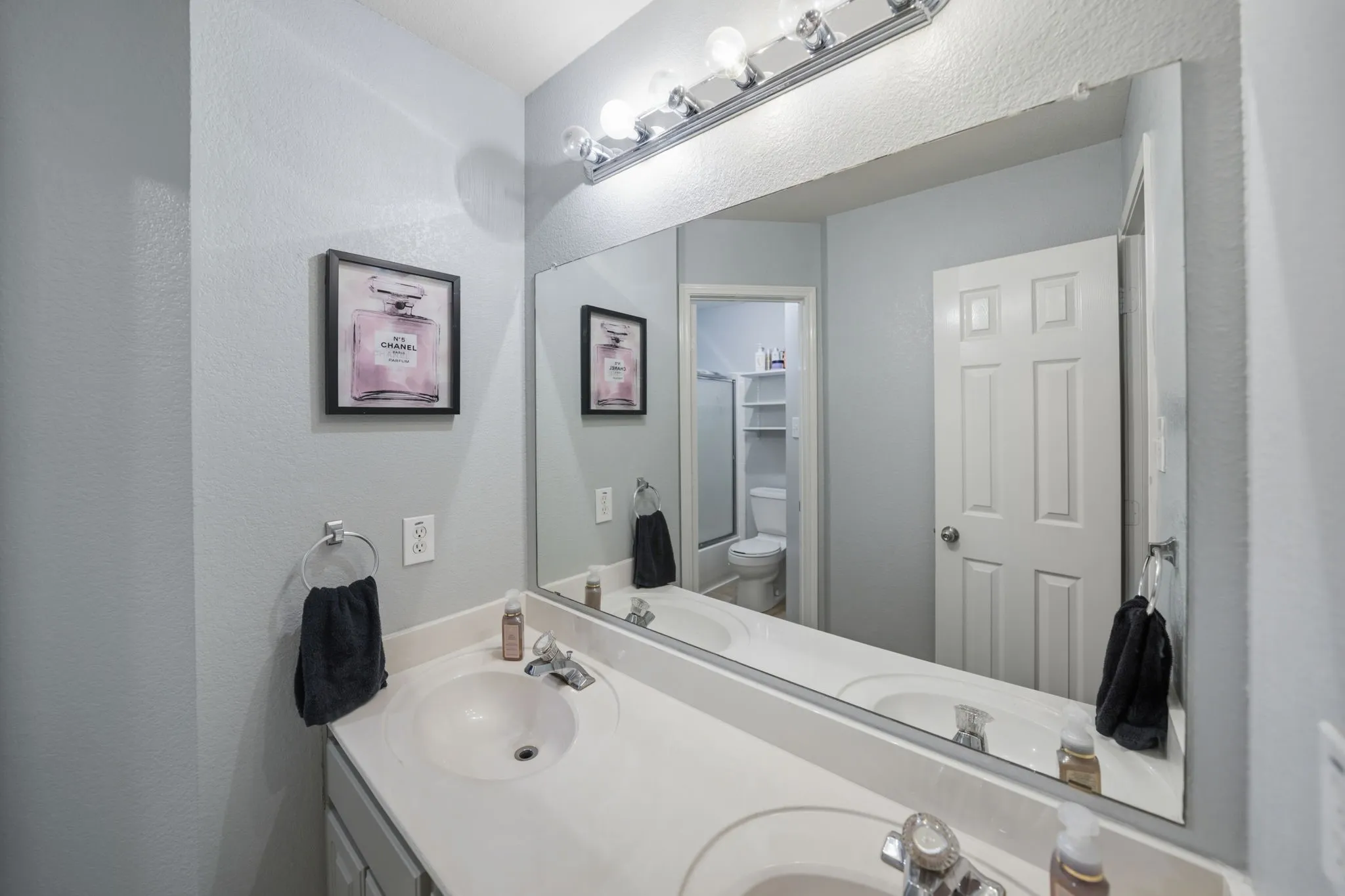 Single Family Residence For Sale in Dallas County , 6430 Meadowcrest Lane, Sachse, Texas 75048, 4 Bedrooms, 3 Bathrooms, 2 Garage spaces, 2,943 Sqft, built in 2004, Price $500,000, mls#21253156, Real Estate Agent in Sachse, Homes For Sale in Dallas county, Homes For Sale in Sachse, Realtor in Sachse Texas, Real Estate Brokerage Independent Realty Texas, Luminita Cordes Realtor