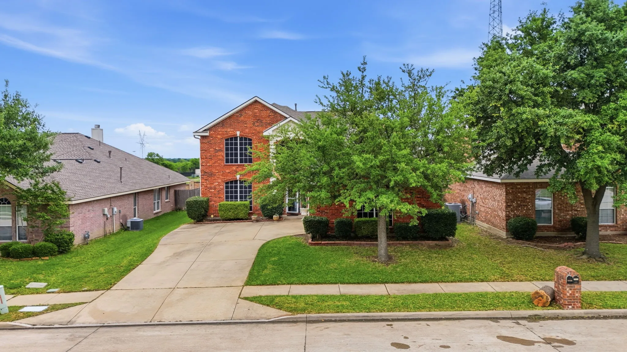 Single Family Residence For Sale in Dallas County , 6430 Meadowcrest Lane, Sachse, Texas 75048, 4 Bedrooms, 3 Bathrooms, 2 Garage spaces, 2,943 Sqft, built in 2004, Price $500,000, mls#21253156, Real Estate Agent in Sachse, Homes For Sale in Dallas county, Homes For Sale in Sachse, Realtor in Sachse Texas, Real Estate Brokerage Independent Realty Texas, Luminita Cordes Realtor